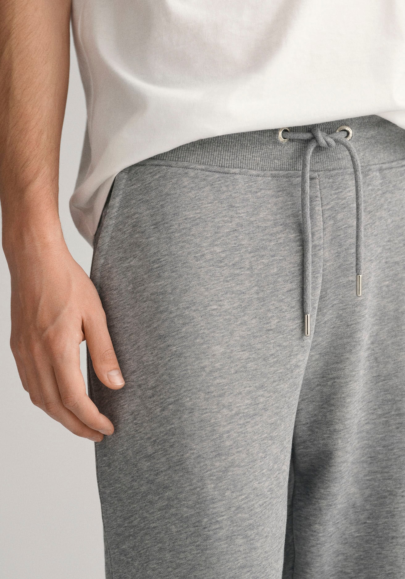 Gant Sweathose »REG SHIELD SWEATPANTS«, mit Logostickerei unterhalb des Bunds