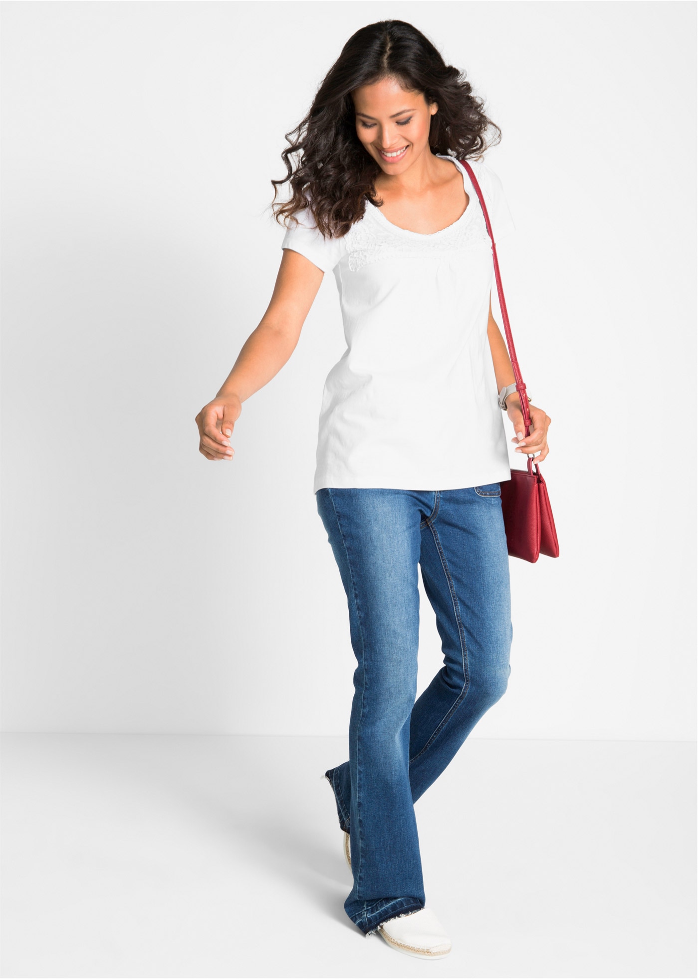 bonprix T-Shirt bequeme Passform, mit Spitzenapplikation in Häkel-Optik, aus Baumwolle