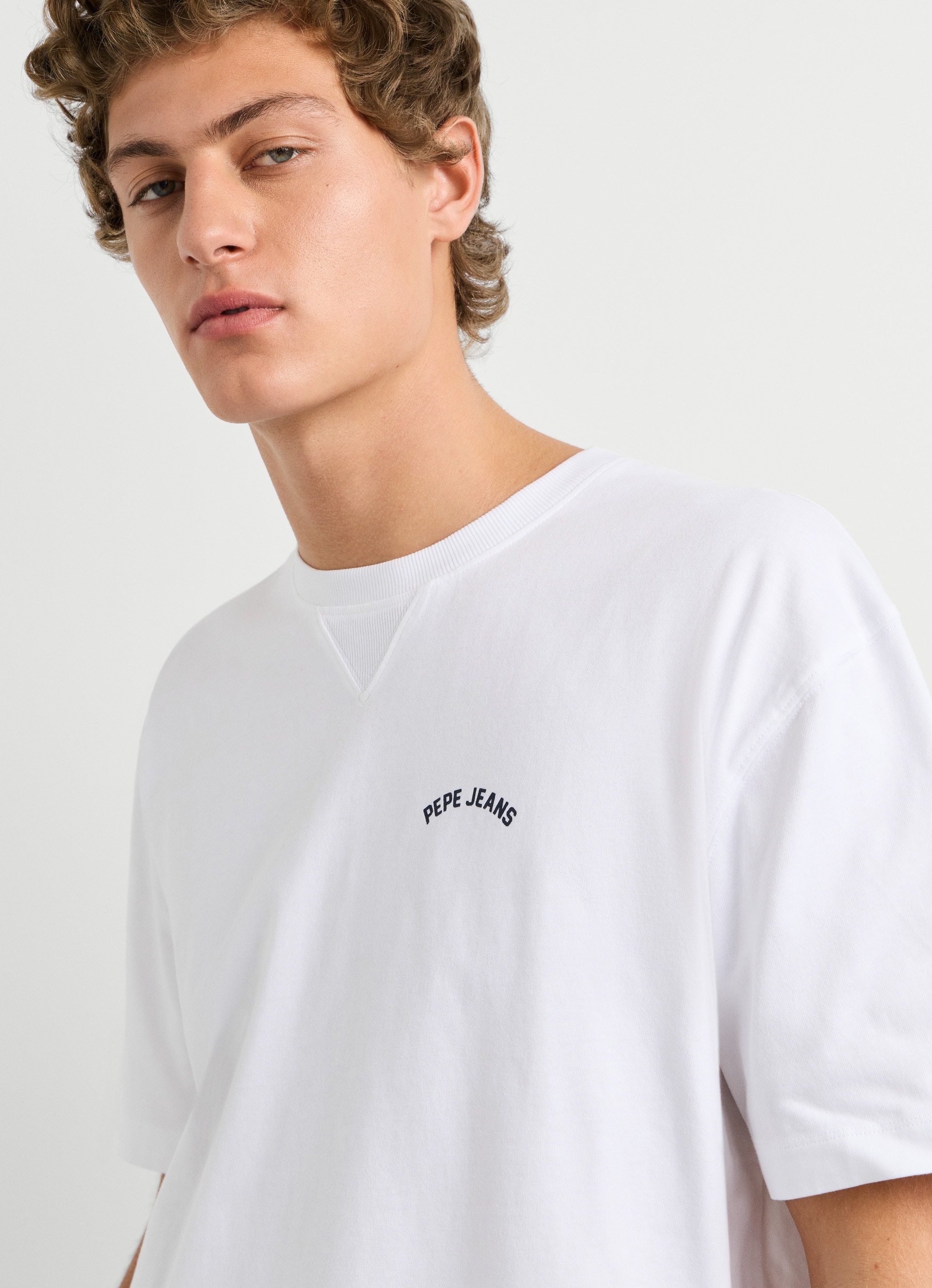 Pepe Jeans T-Shirt »JOHN TEE« mit V-Naht am Rundhals