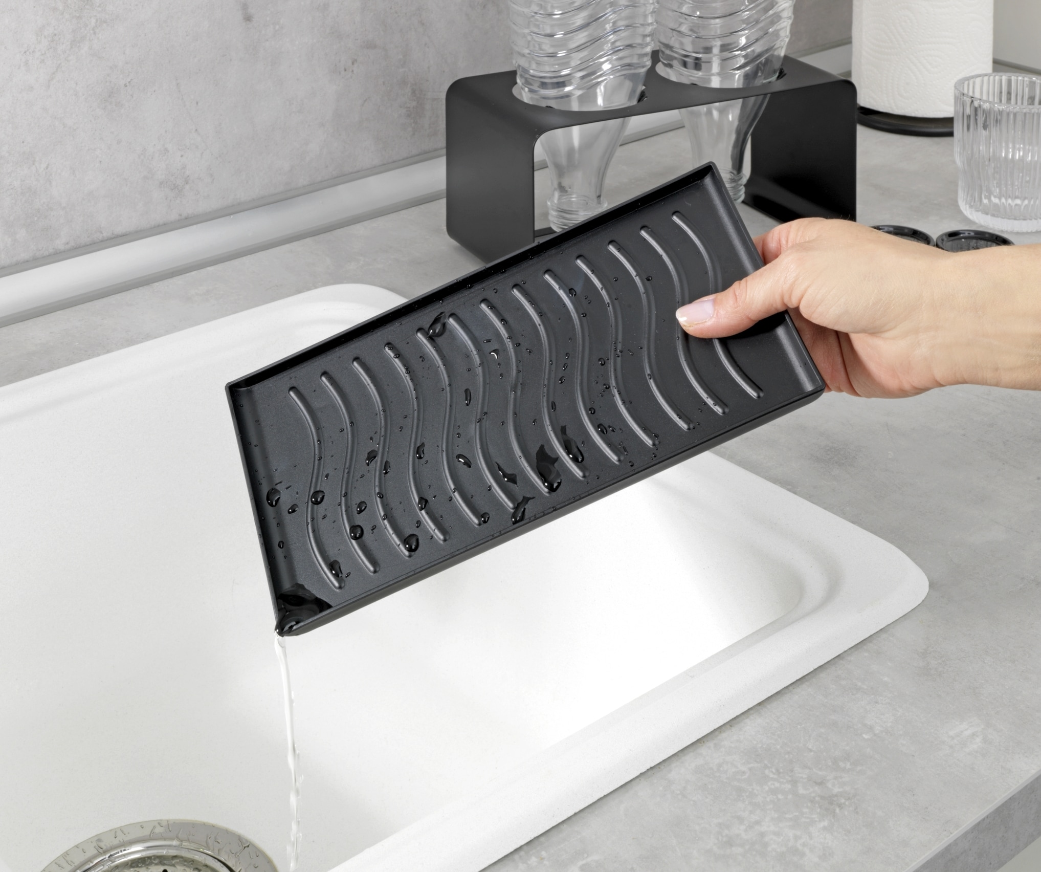 WENKO Flaschenhalter »Modell Wave« für 2 Flaschen, mit herausnehmbaren Abtropftablett
