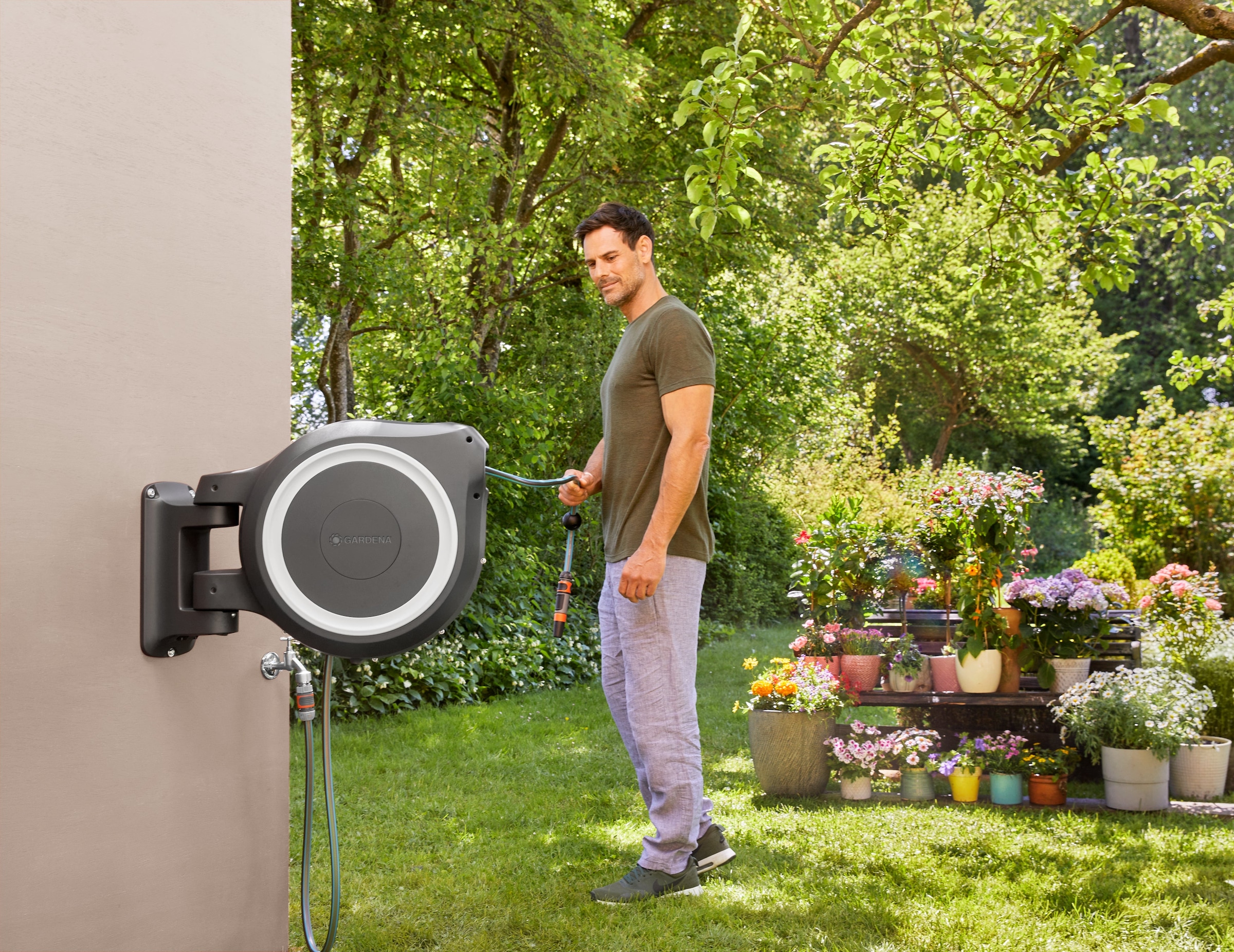 GARDENA Wandschlauchbox »RollUp L« Große Gärten komfortabel bewässern, 30 m Schlauchlänge