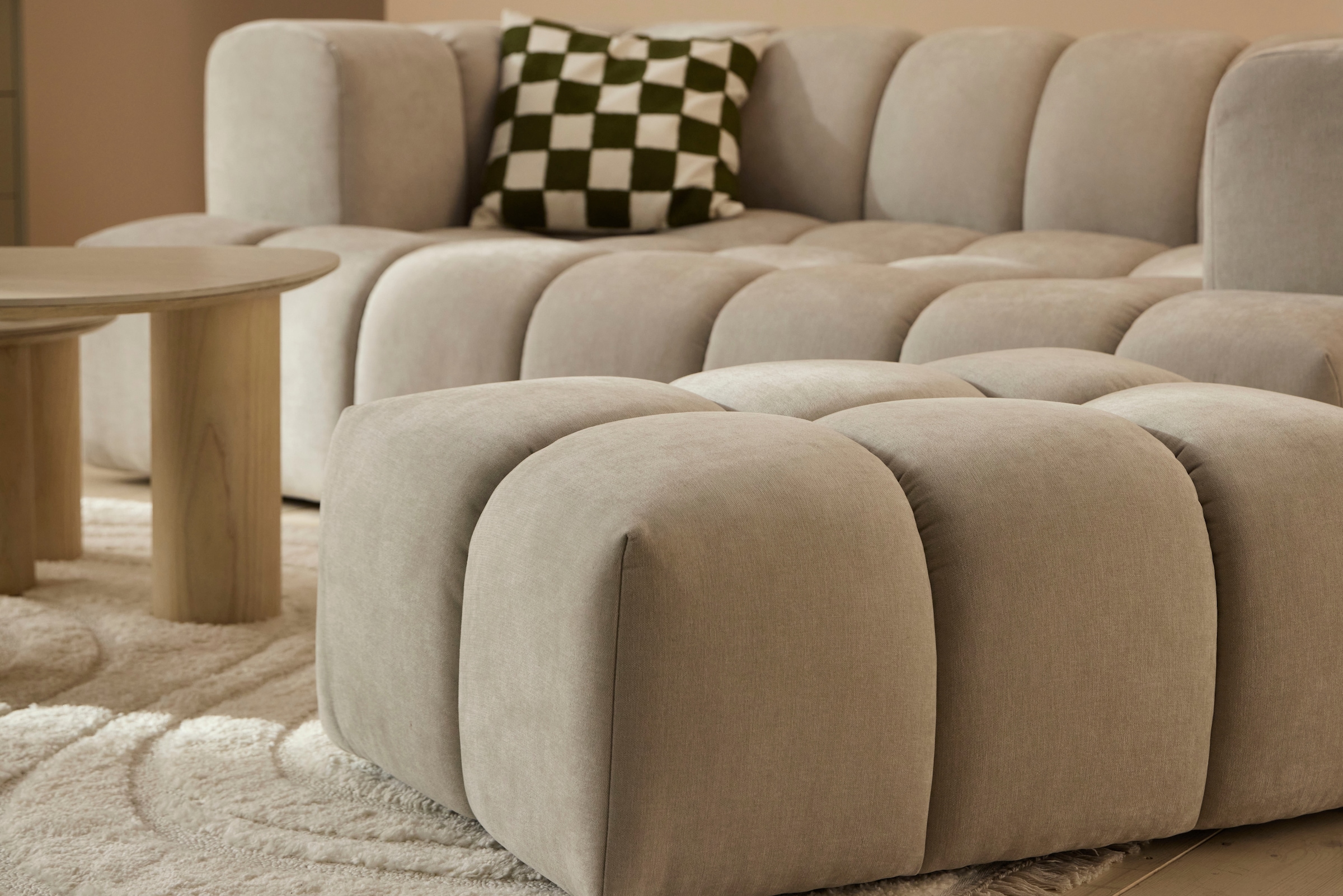 homsy by Ana Johnson 3-Sitzer »»XL« BOUBELLE Design-Sofa extra tief, Bubble-Optik, Breite 217 cm« hoher Sitzkomfort dank Wellenunterfederung,  XL Sitztiefe 100 cm