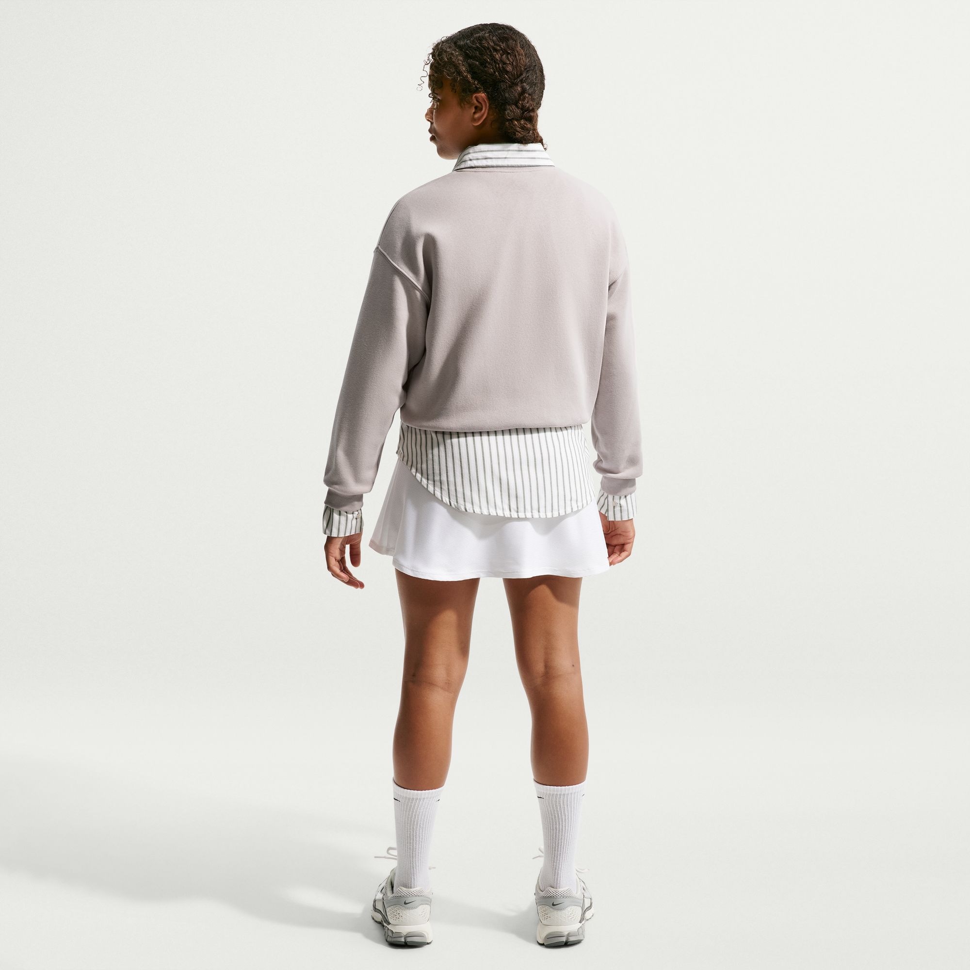 Nike Sportswear Sweatshirt »G NSW STUDIO FLC BXY OS LBR«, Langarm-Design, mit Rundhalsausschnitt, aus Baumwolle und Polyester
