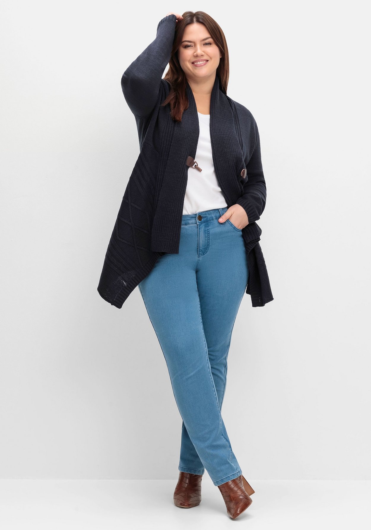 Sheego Longstrickjacke »Longstrickjacke mit Schalkragen und elegantem Verschluss«, mit Schalkragen und elegantem Verschluss
