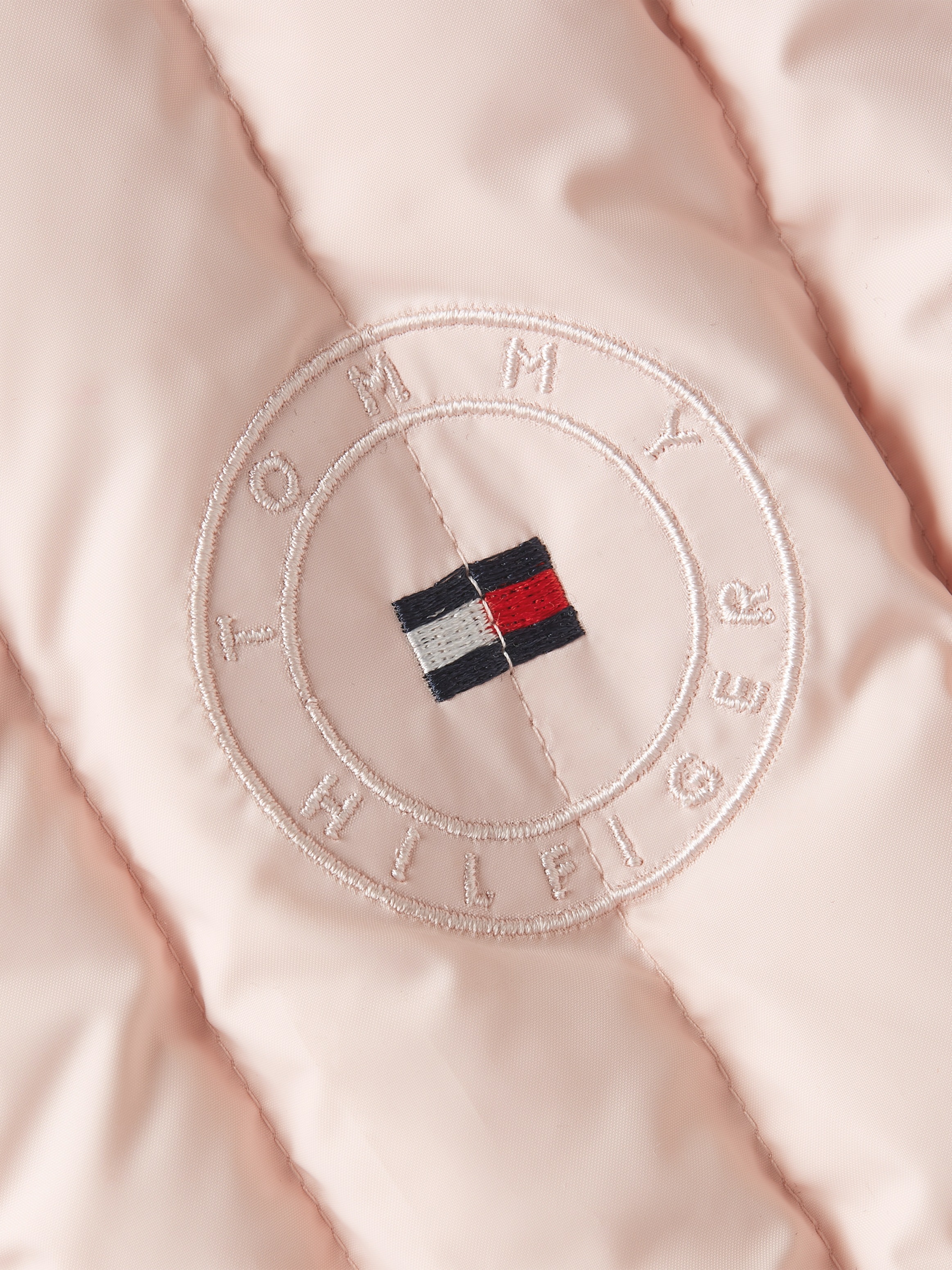 Tommy Hilfiger Daunenweste »FEMININE LW DOWN VEST«, mit Logostickerei