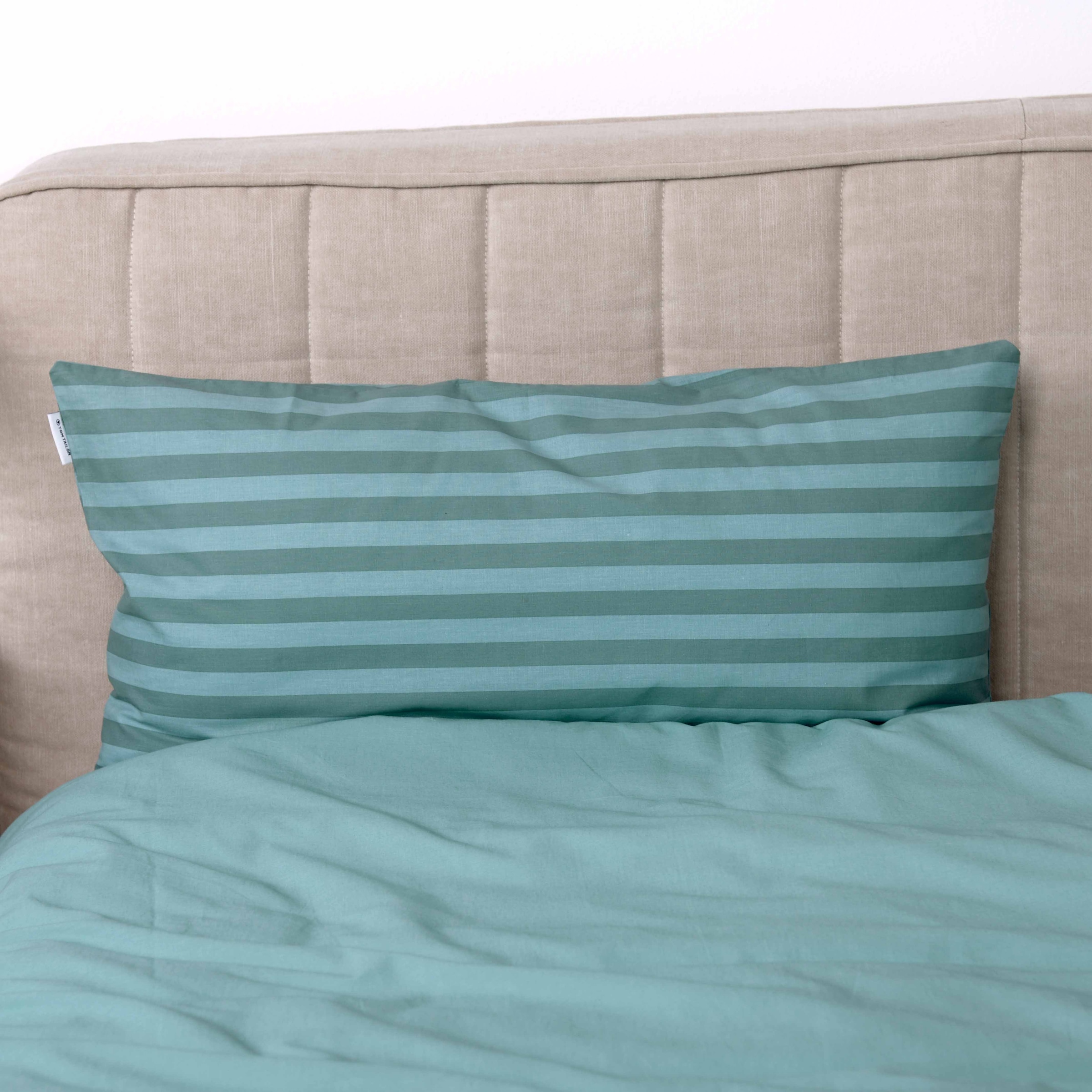 TOM TAILOR HOME Kissenhülle »new bedroom, MEDIUM STRIPES, 40x40cm oder 40x80cm«, (1 St.), mit farbigem Markenreißverschluss