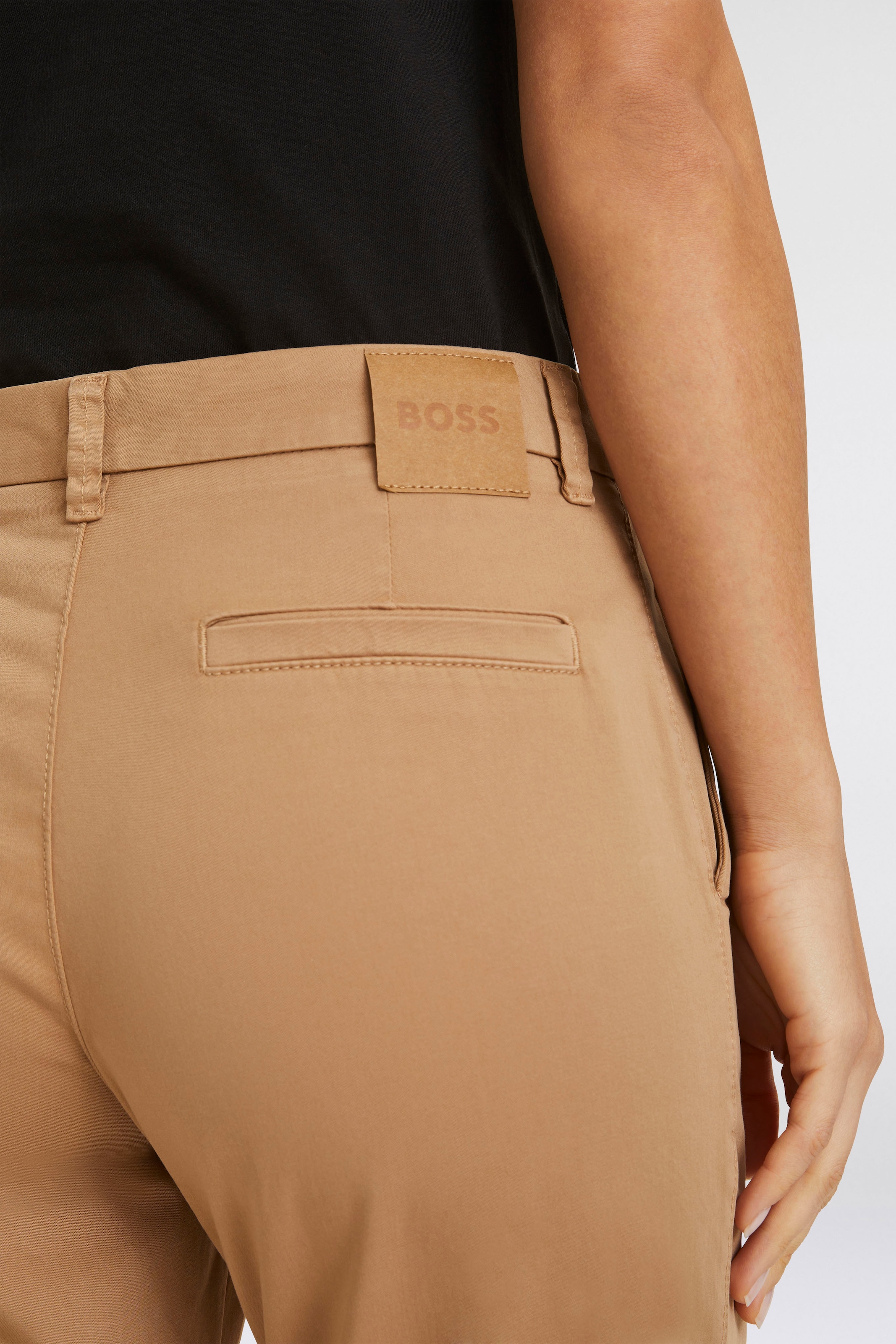 BOSS ORANGE Webhose »Tachini Premium Damenmode«, mit Leder-Brandlabel am hinteren Bundabschluss