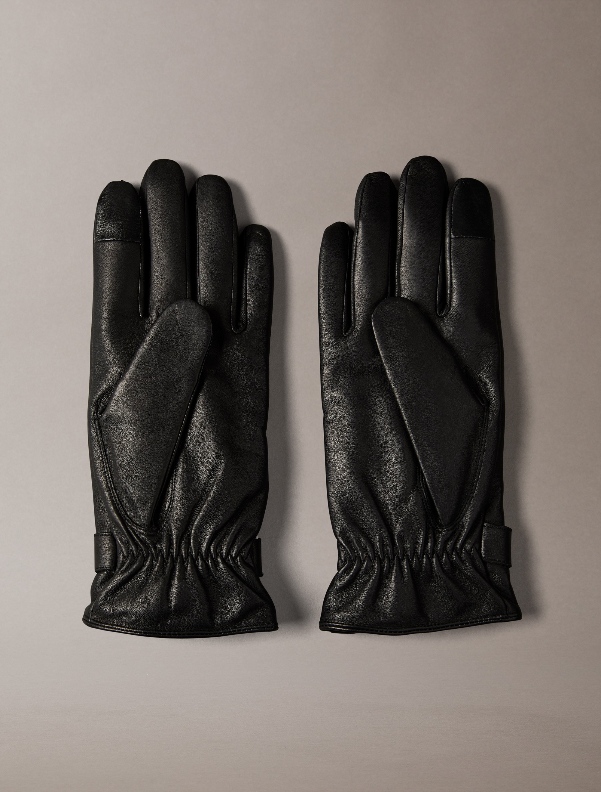 Calvin Klein Lederhandschuhe »LOGO STRAP SMOOTH LEATHER GLOVES«, Perfekt für den Alltag