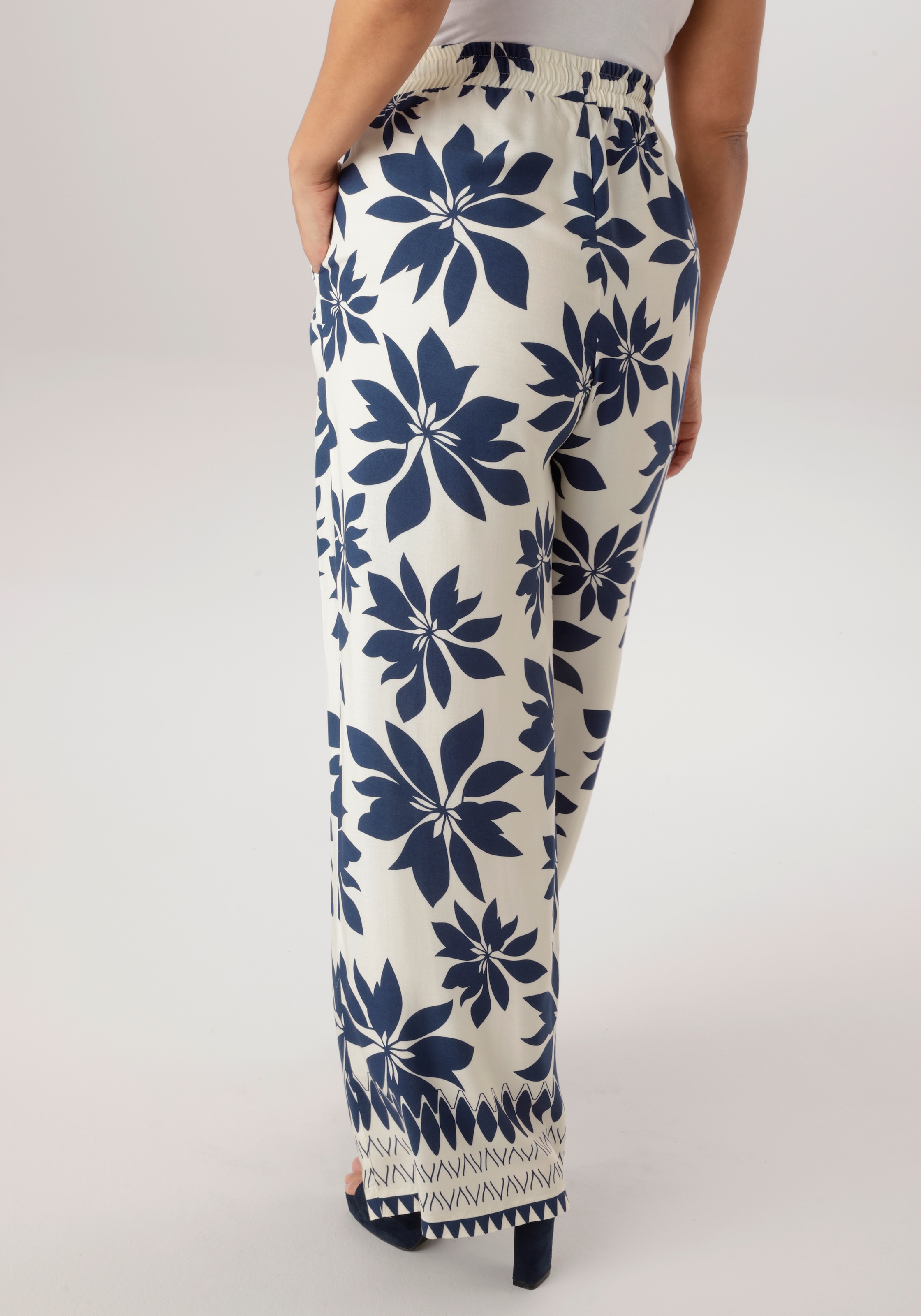 Aniston PLUS Schlupfhose  mit großflächigen Blättern bedruckt - NEUE KOLLEKTION
