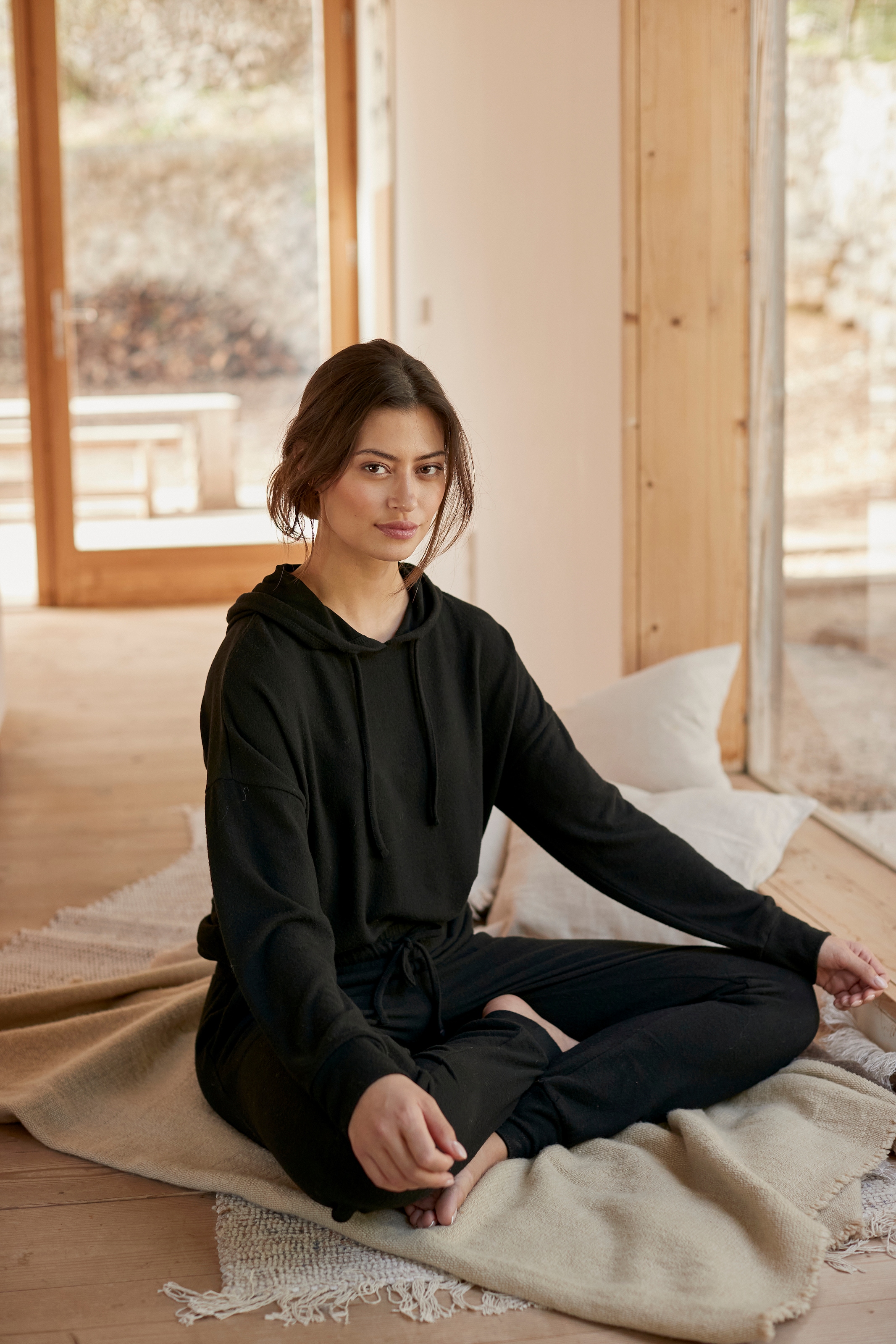 LASCANA Kapuzenpullover, Loungepullover in lässiger Form, Loungewear