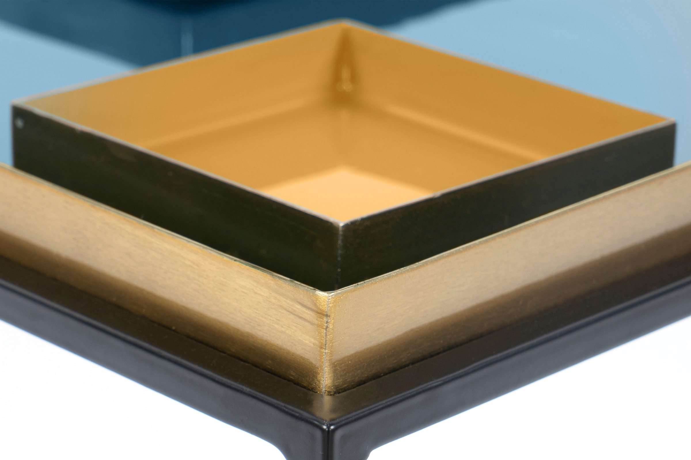 Kayoom Beistelltisch »Famosa, Metall-Beistelltisch in quadratischer Form«, (1 St.), Bunter Tisch, Schalenmaße: 11 x 11 x 2 / 15,8 x 11 x 2 cm