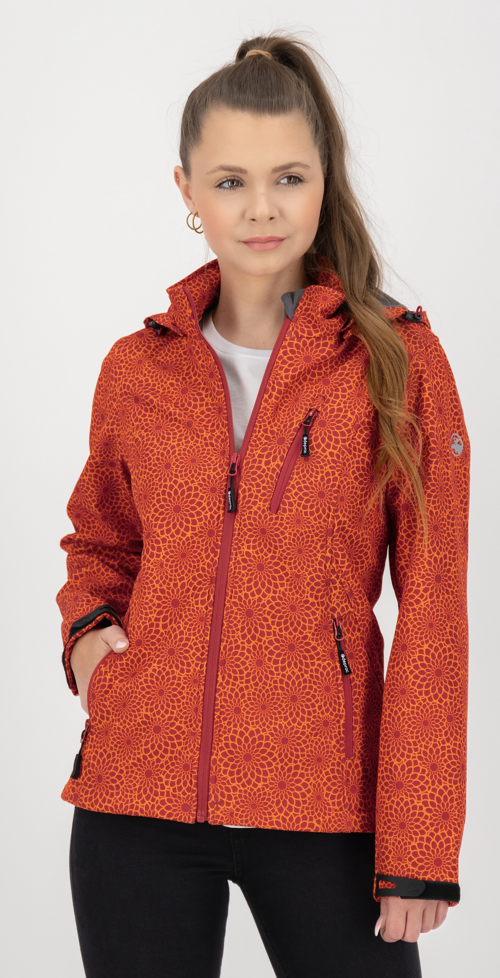 DEPROC Active Softshelljacke »SHELBY PEAK DC«, leichte Softshelljacke mit All-Over-Print und abnehmbarer Kapuze