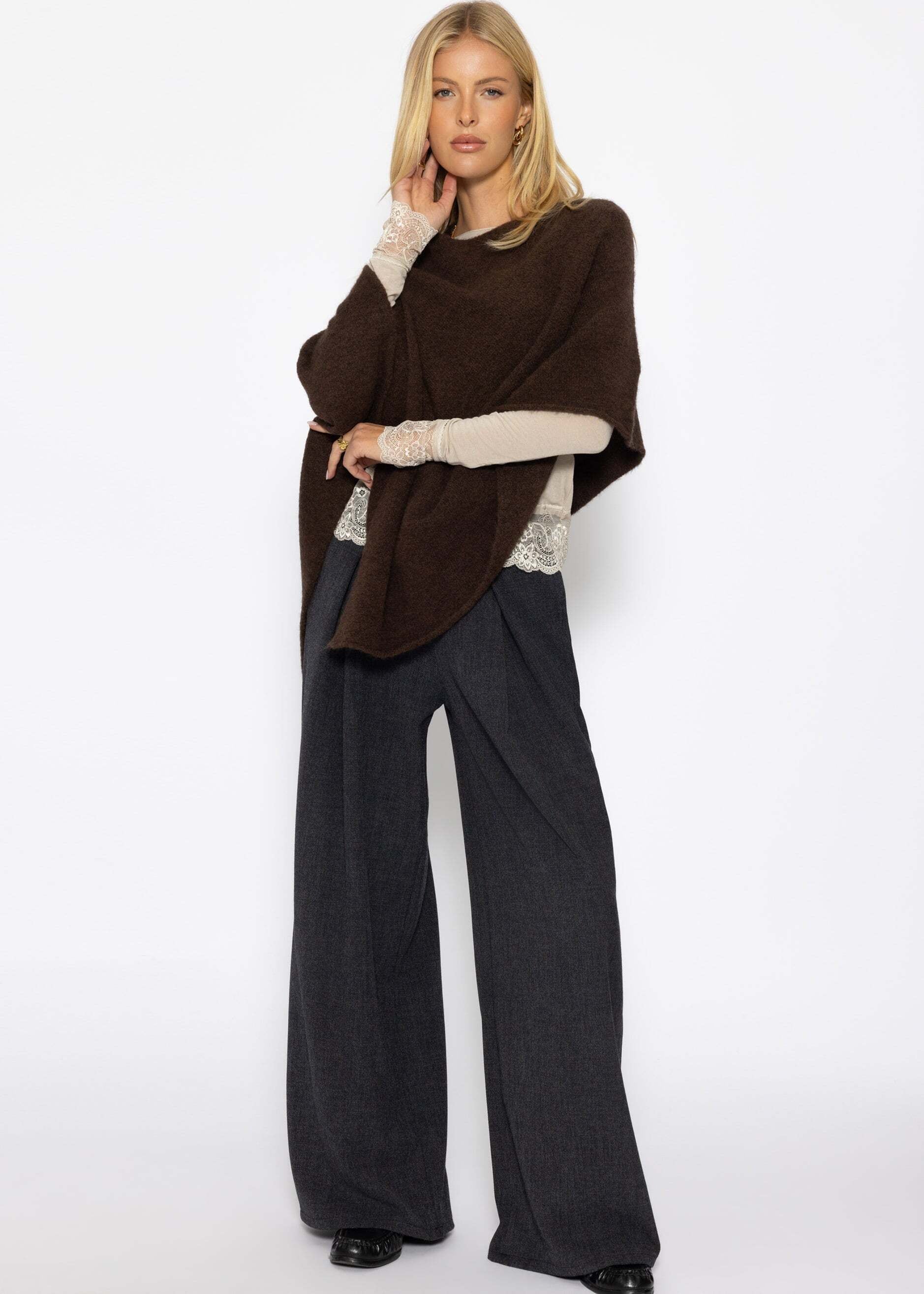 SASSYCLASSY Strickponcho »Poncho mit Wollanteil« Poncho mit Stehkragen in Offwhite