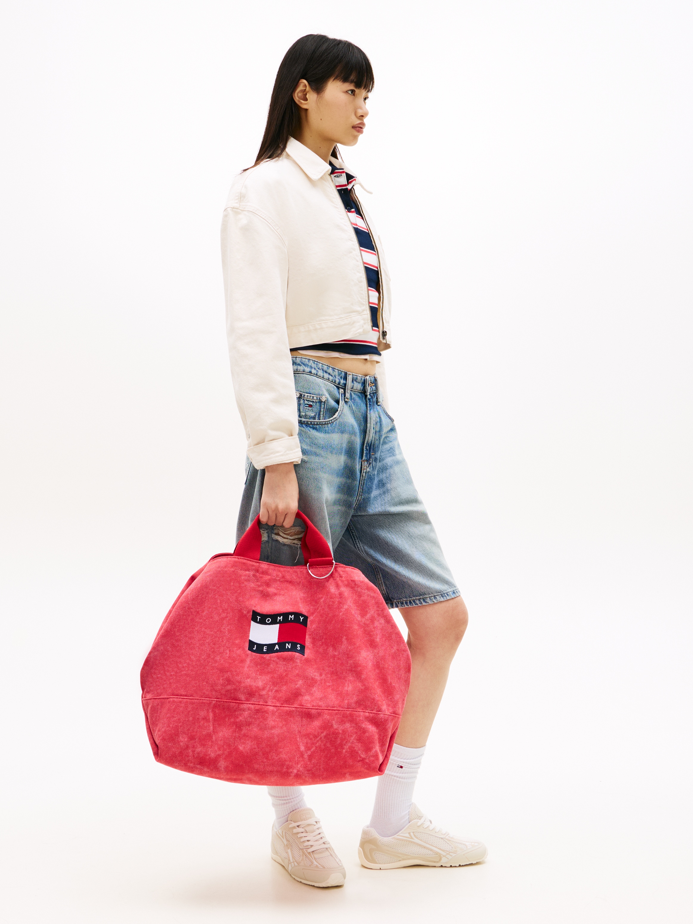 Tommy Jeans Tragetasche »TJW WAVE FLAG MED TOTE« Unisex Tragetasche, Umhängetasche, Shopper, Henkeltasche im Used-Look