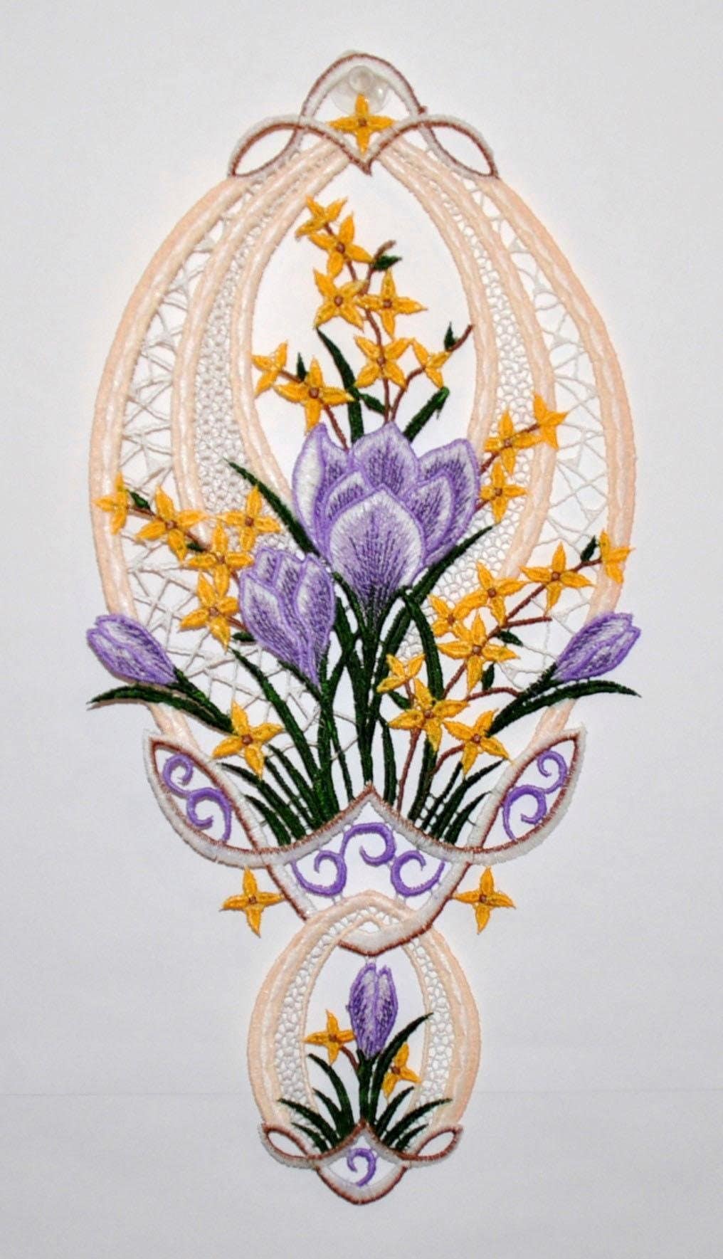 Stickereien Plauen Fensterbild »Krokusblüte Fensterbild« Fensterbild "Krokusblüte" in beige, Größe B/L: 18 cm x 36 cm