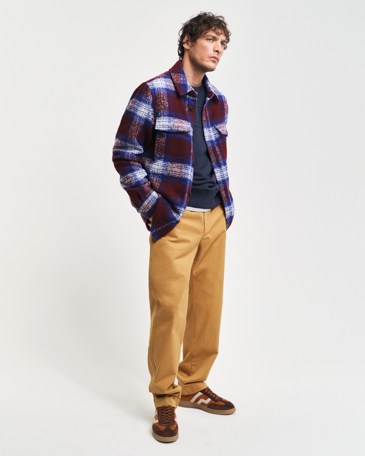 Gant Sweatshirt »EMBOSSED C-NECK SWEAT«, eine erhabene GANT-Grafikprägung auf der Brust