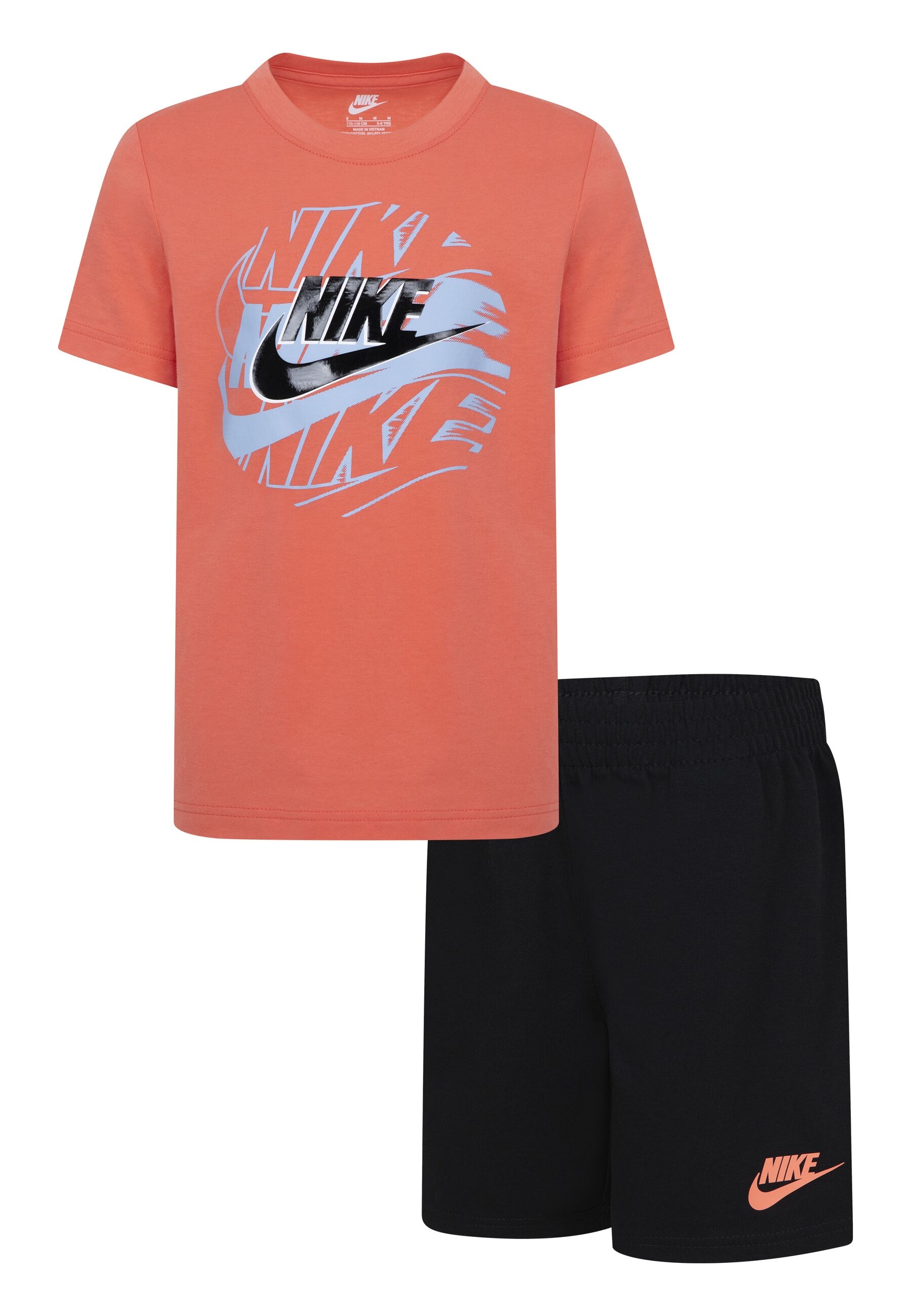 Nike Sportswear T-Shirt & Shorts