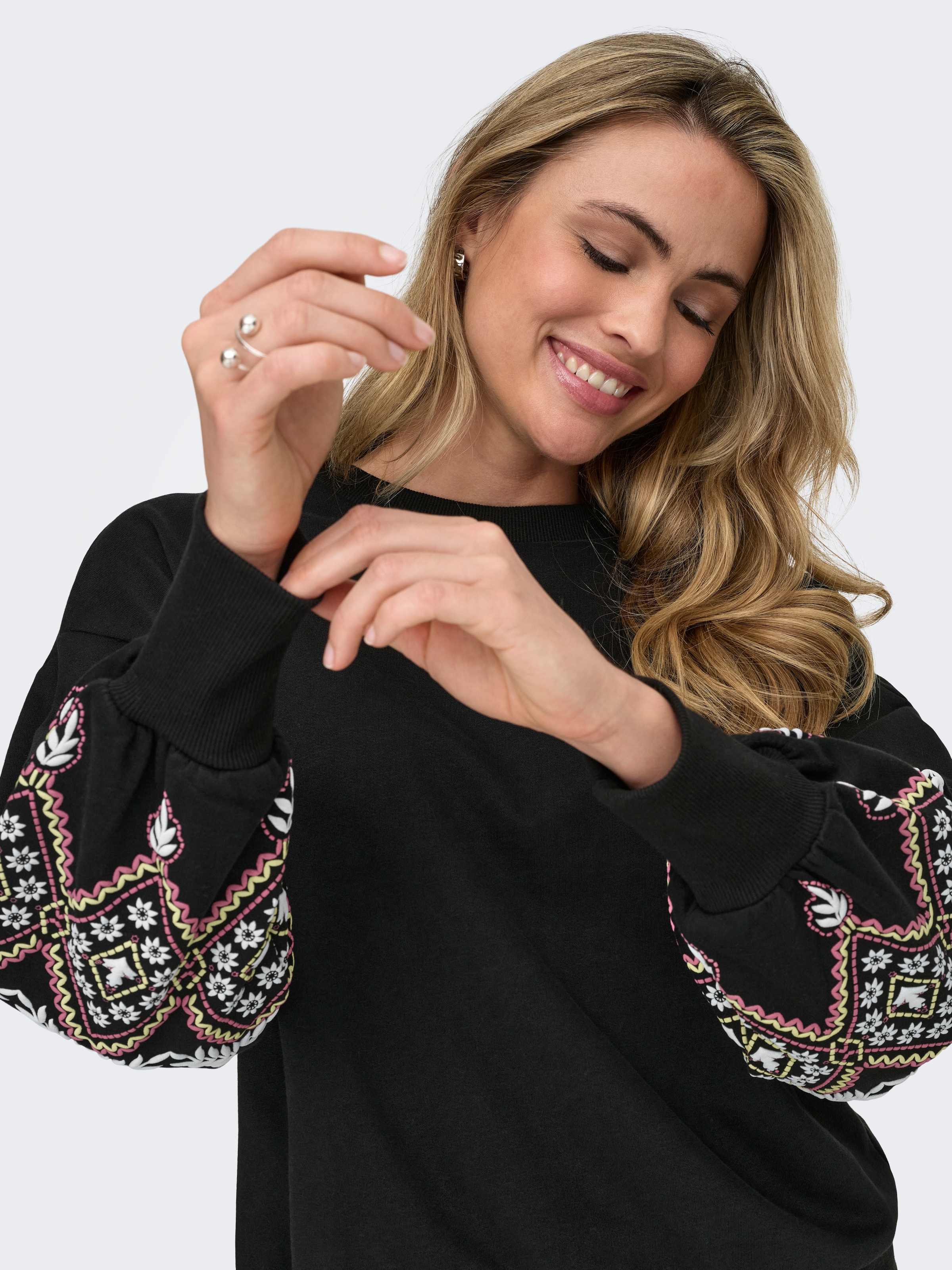 ONLY Sweatshirt »ONLBROOKE L/S O-NECK FLOWER SWT«, Baumwollmischung, regular fit
