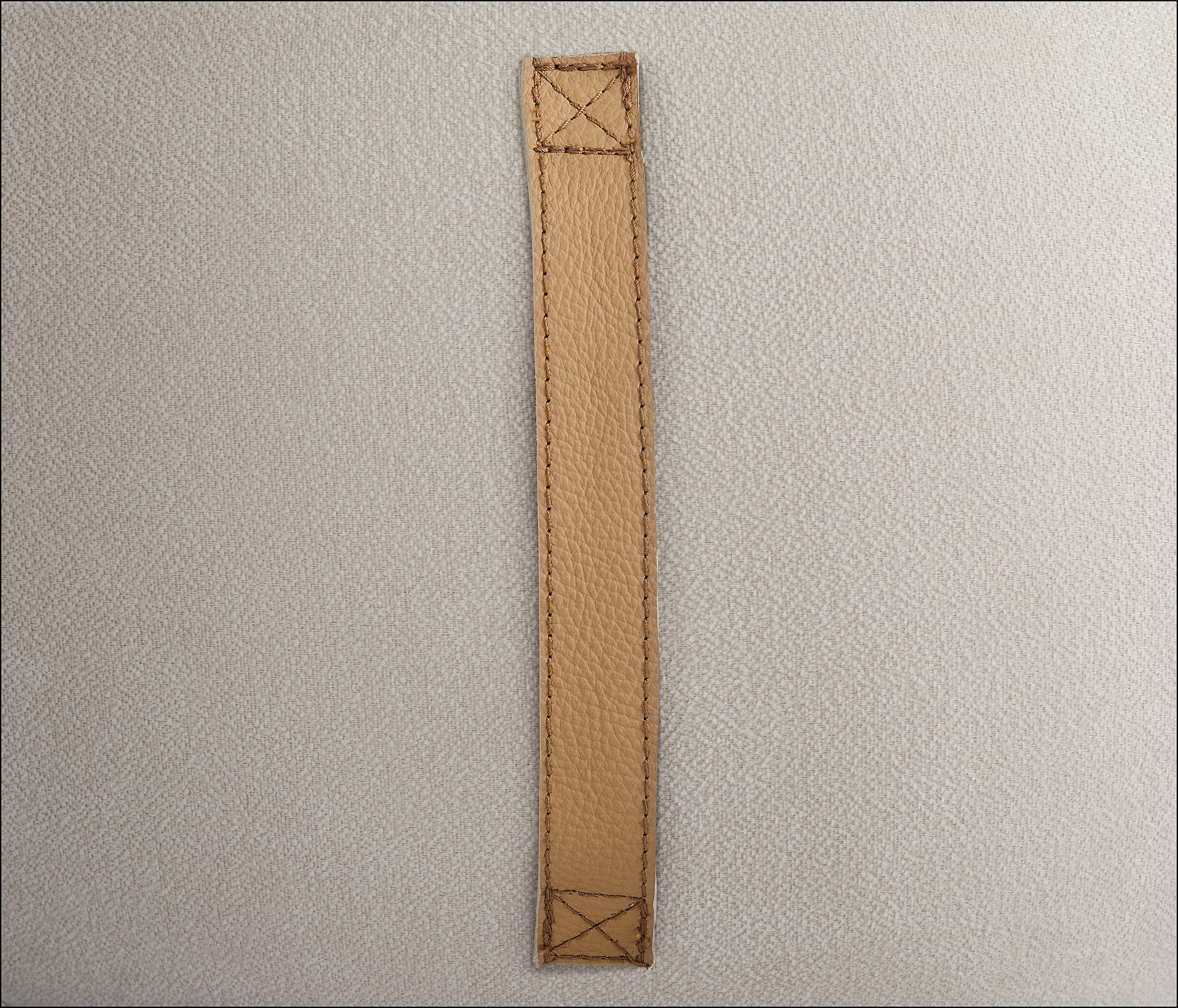 s.Oliver Hocker », moderner Designhocker mit Lederriemen, handgefertigt, softes Design« hochwertig, zum Wohlfühlen in Luxus-Microfaser/Struktur oder in Bouclé