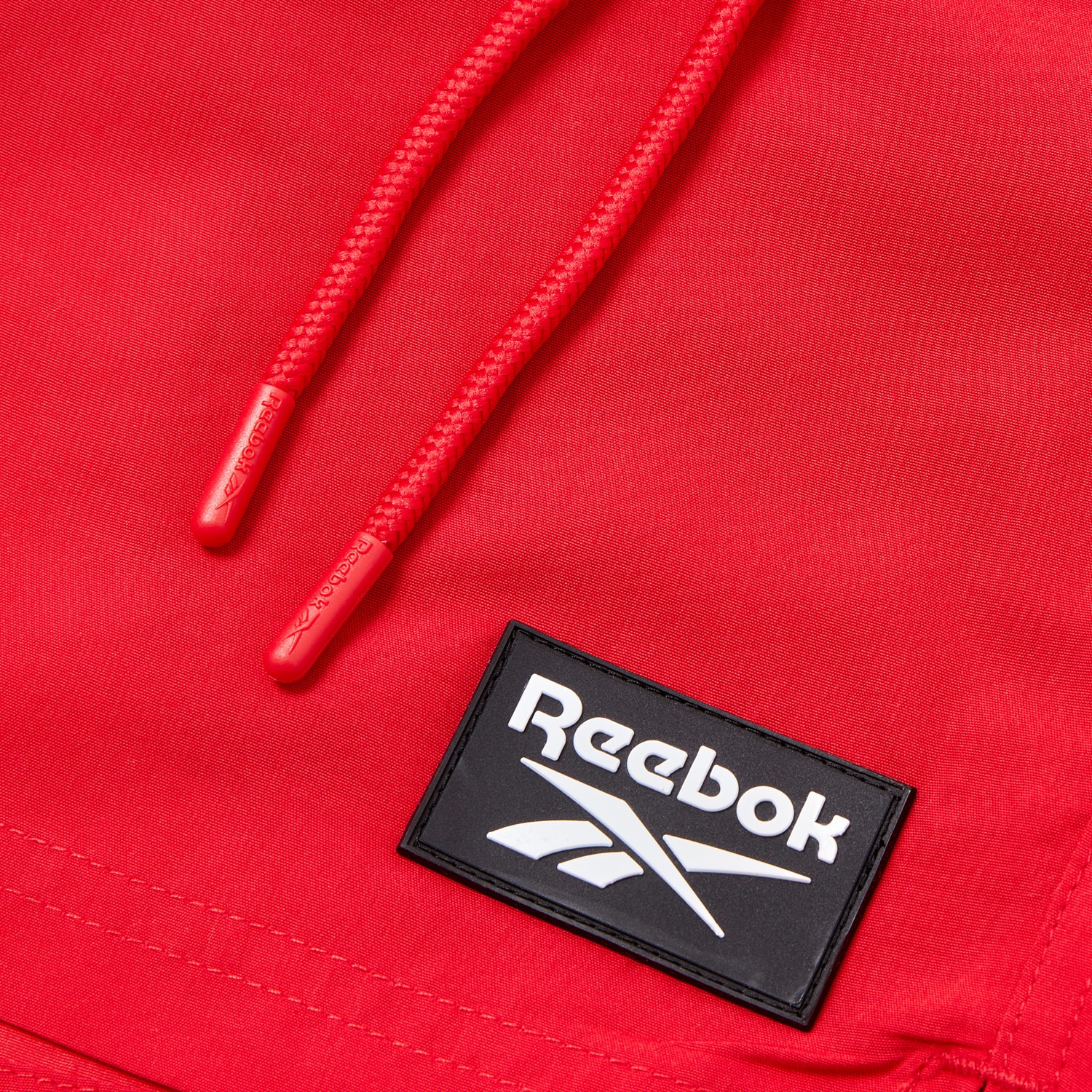 Reebok Badeshorts »Ace« mit kleinen Seitenschlitzen, Eingriff-Taschen seitlich