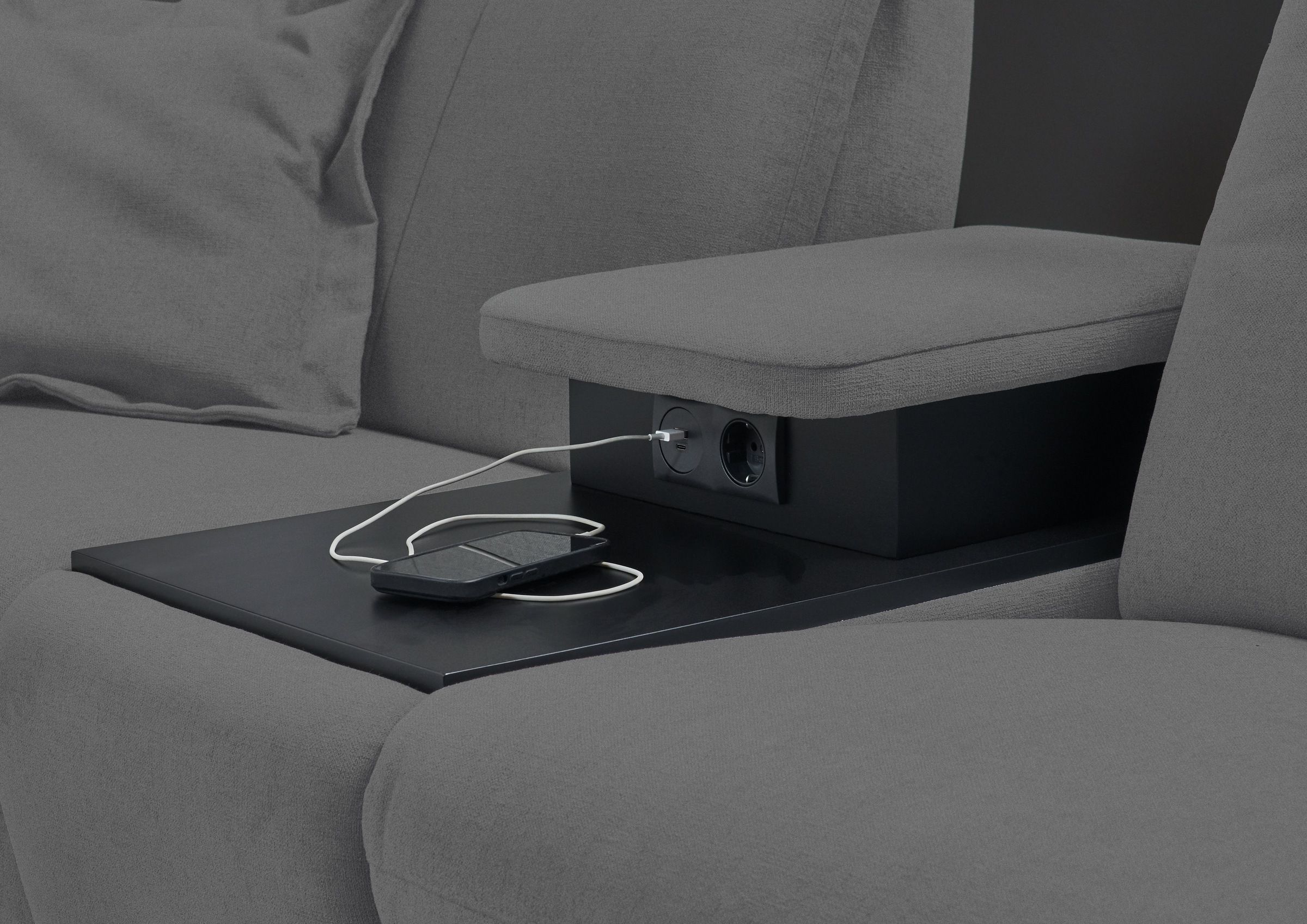 Places of Style 2-Sitzer »Sisto, inklusive 2x Relaxfunktion motorisch mit Herz-Waage-Beschlag«, Zwischenelement mit Tisch, Steckdose & USB-Ladestation