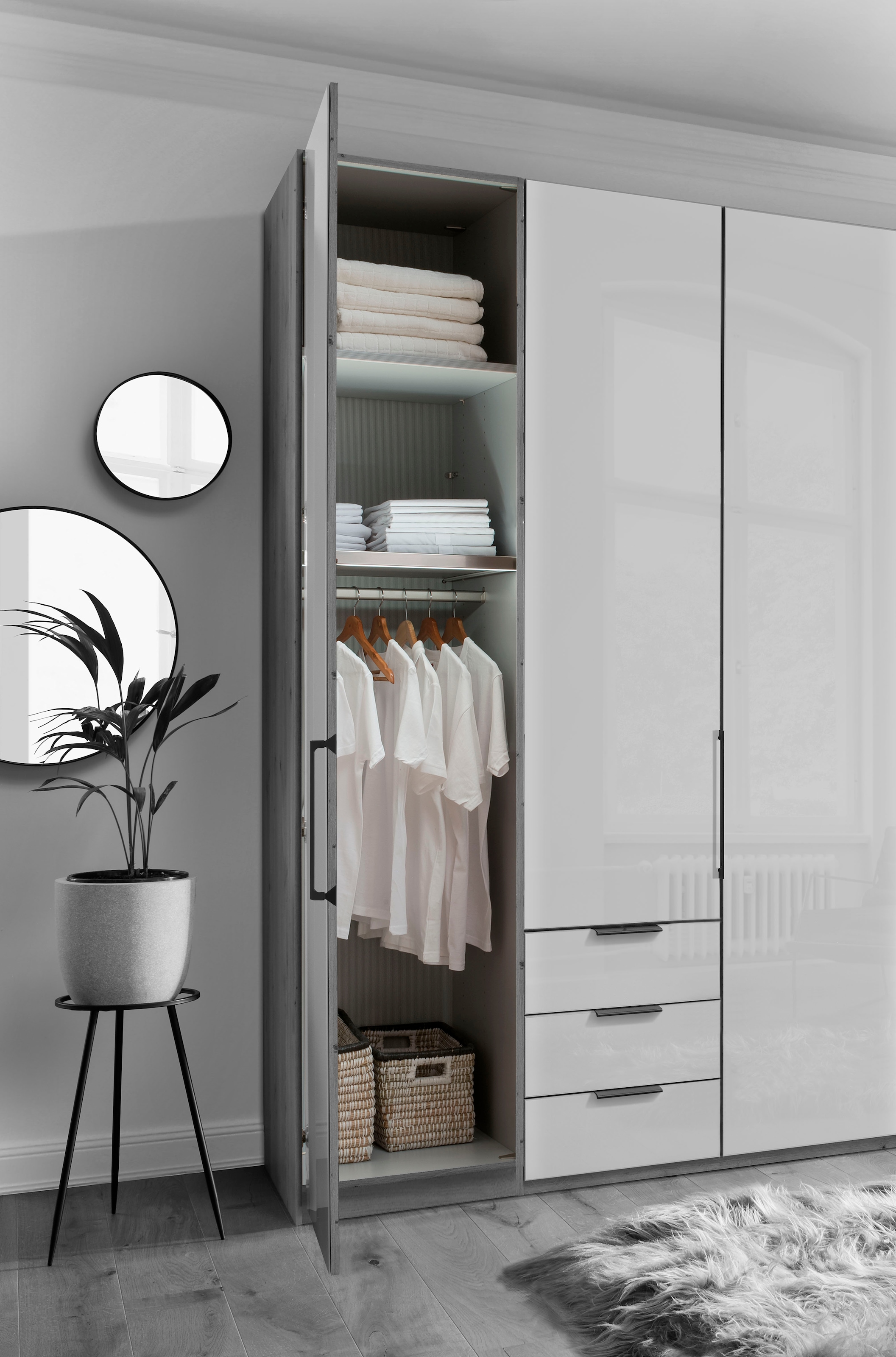 WIEMANN Kleiderschrank »Monaco« mit Glasfront sowie hochwertigen Beschlägen inkl. Dämpfung