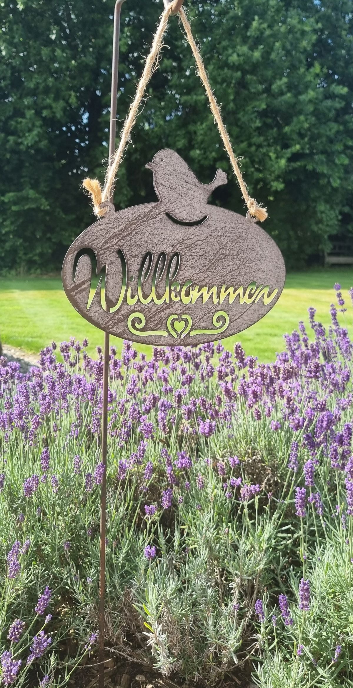 Ambiente Haus Gartenstecker »Willkommen Schild mit Vogel (B) 20cm« zum Aufhängen mit Schnur für Innen- u. Außenbereich