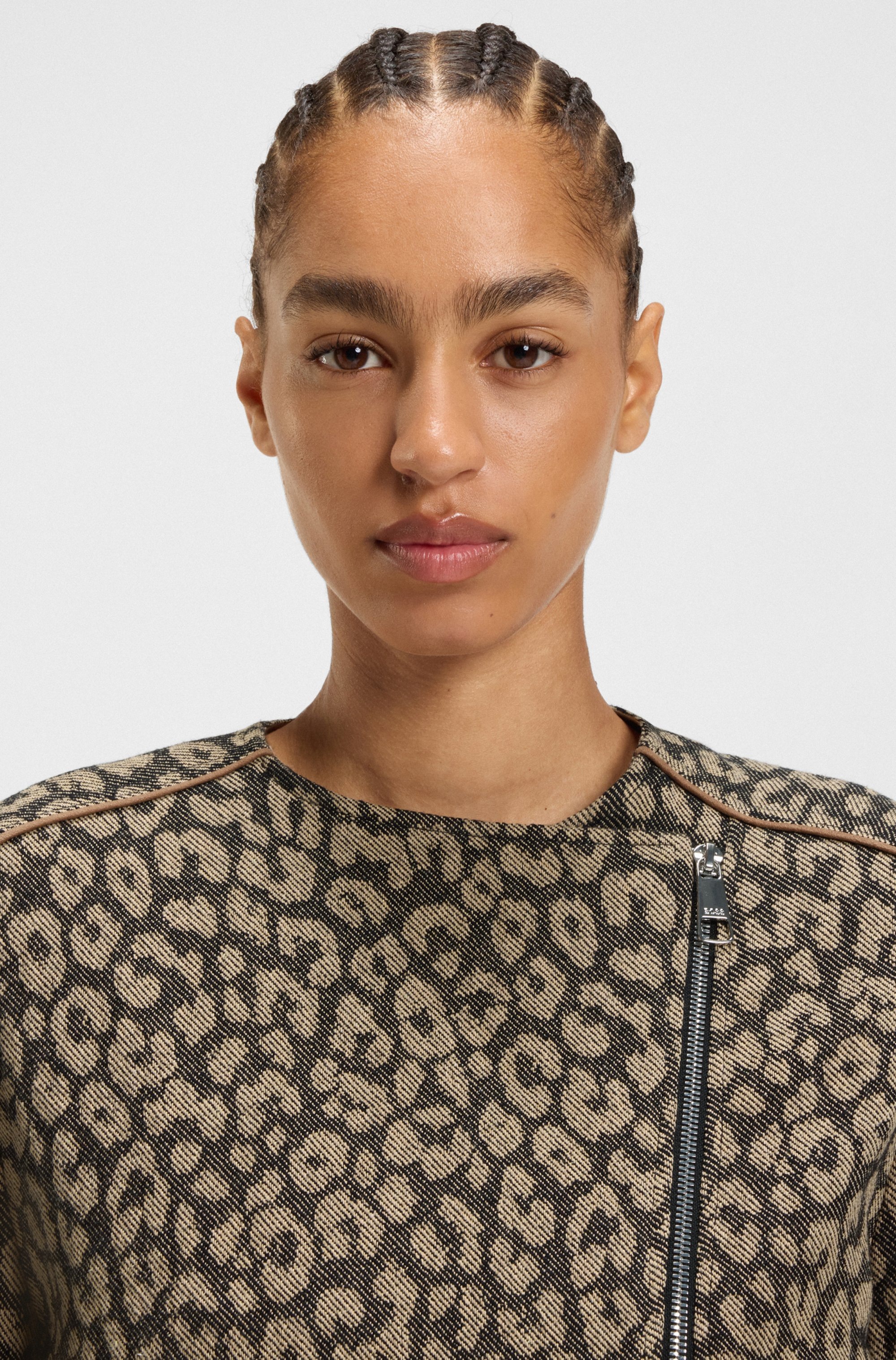BOSS ORANGE Bikerjacke »Jaleo Premium Damenmode«, in Cropped-Länge, Leo-Jacquard