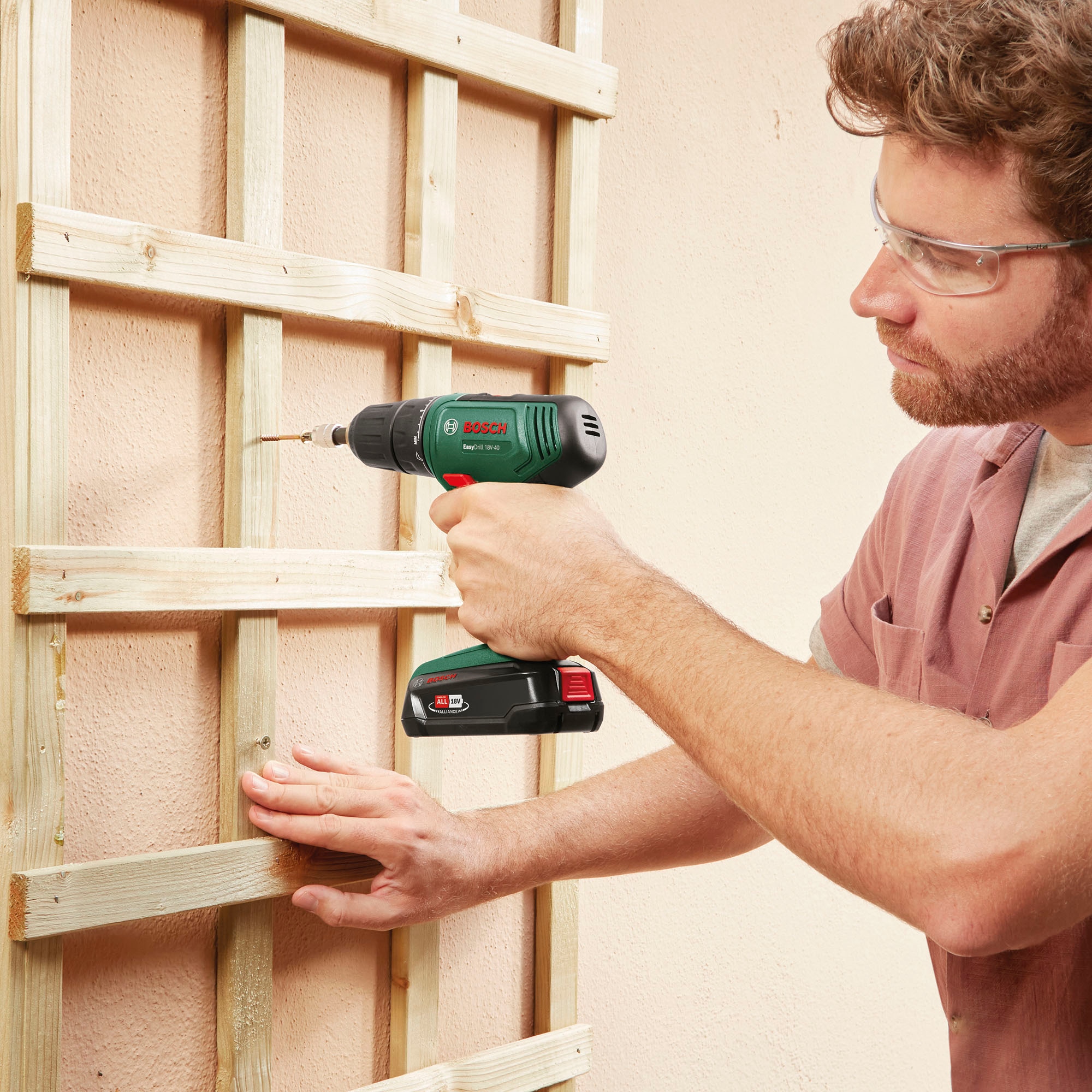 Bosch Home & Garden Akku-Bohrschrauber »EasyDrill 18V-40 in SBX + 241 Ac«, 241 teilig, mit 2 Akkus 18V/1,5Ah und Ladegerät