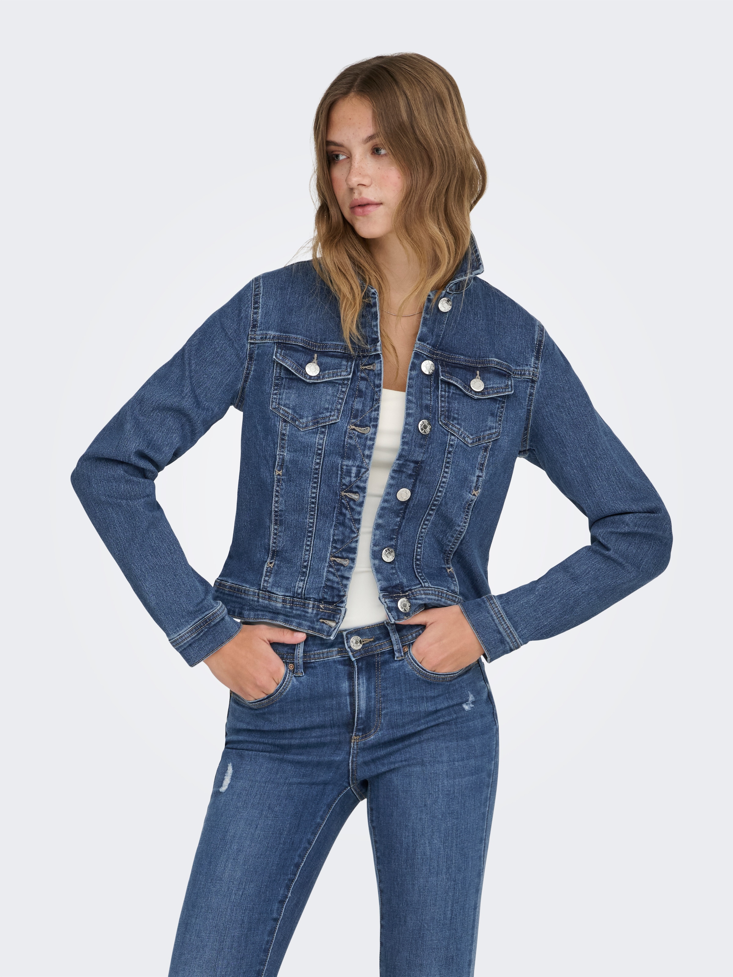 ONLY Jeansjacke »ONLWONDER – Jeansjacke mit Teilungsnähten und Stretch« sehr figurbetont, casual, Denim, Baumwollmischung, Brusttaschen