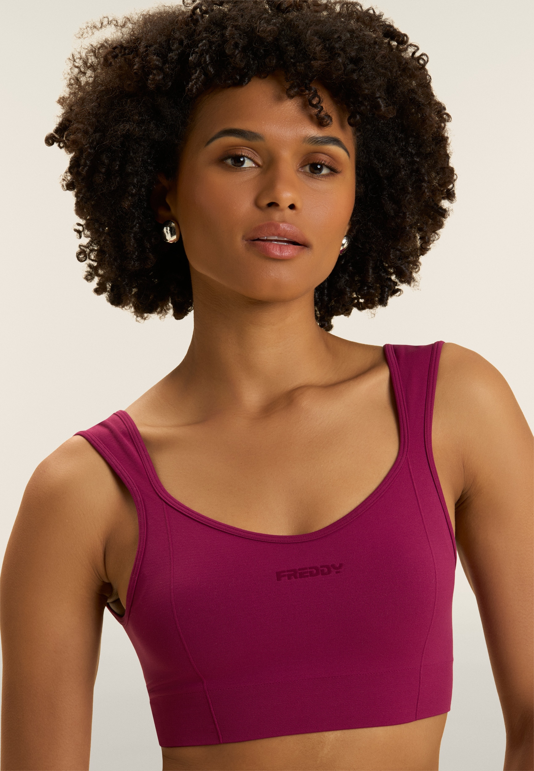 Freddy Sporttop »Light support Bra« eng anliegende Passform, seamless