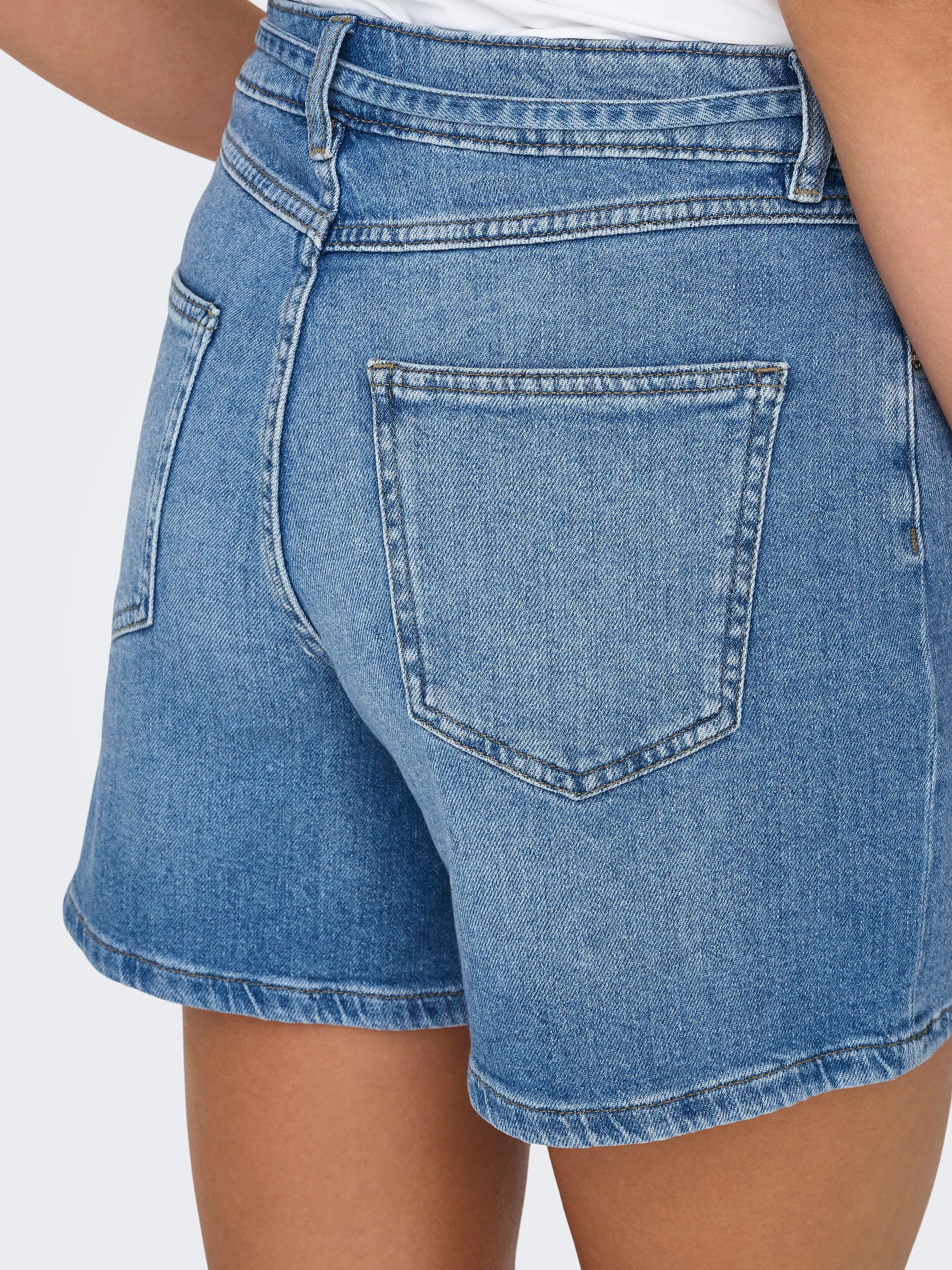 ONLY Jeansshorts »ONLGIANNA MW BELTED SHORTS AZG DNM NOOS« Baumwollmischung, regular fit, Regular Waist