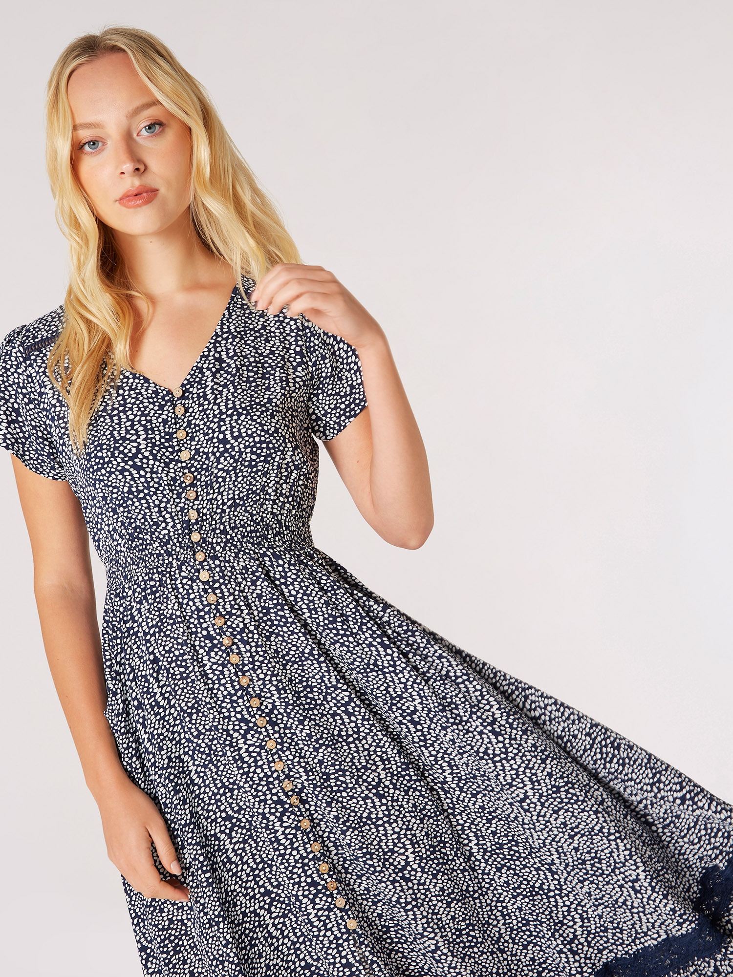 Apricot Maxikleid »Maxikleid« Nicht angegeben, 1 tlg. mit bestickter Bordüre