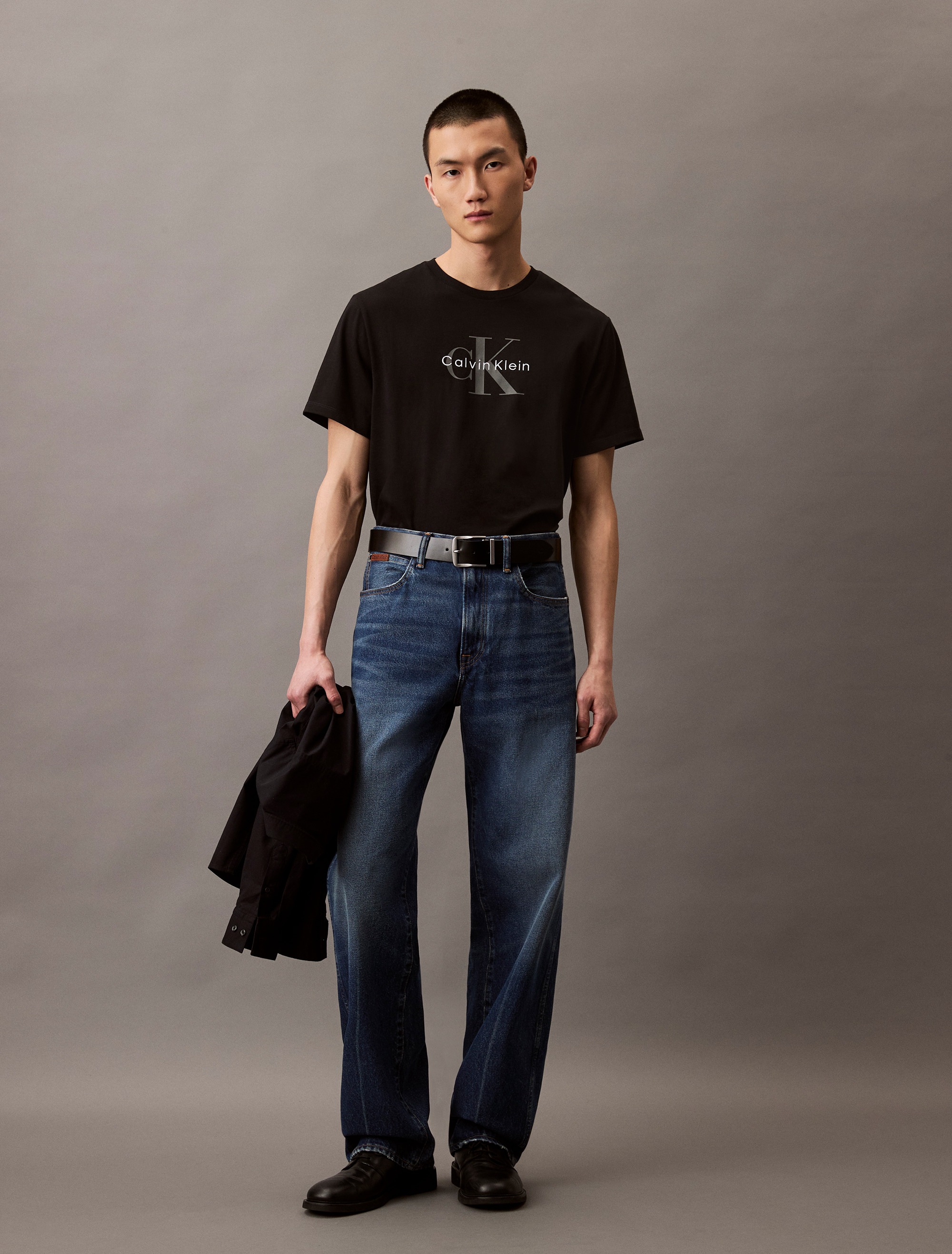 Calvin Klein Jeans T-Shirt »SS Hero Monologo Tee 20s«, Mit Rundhalsausschnitt, regular fit