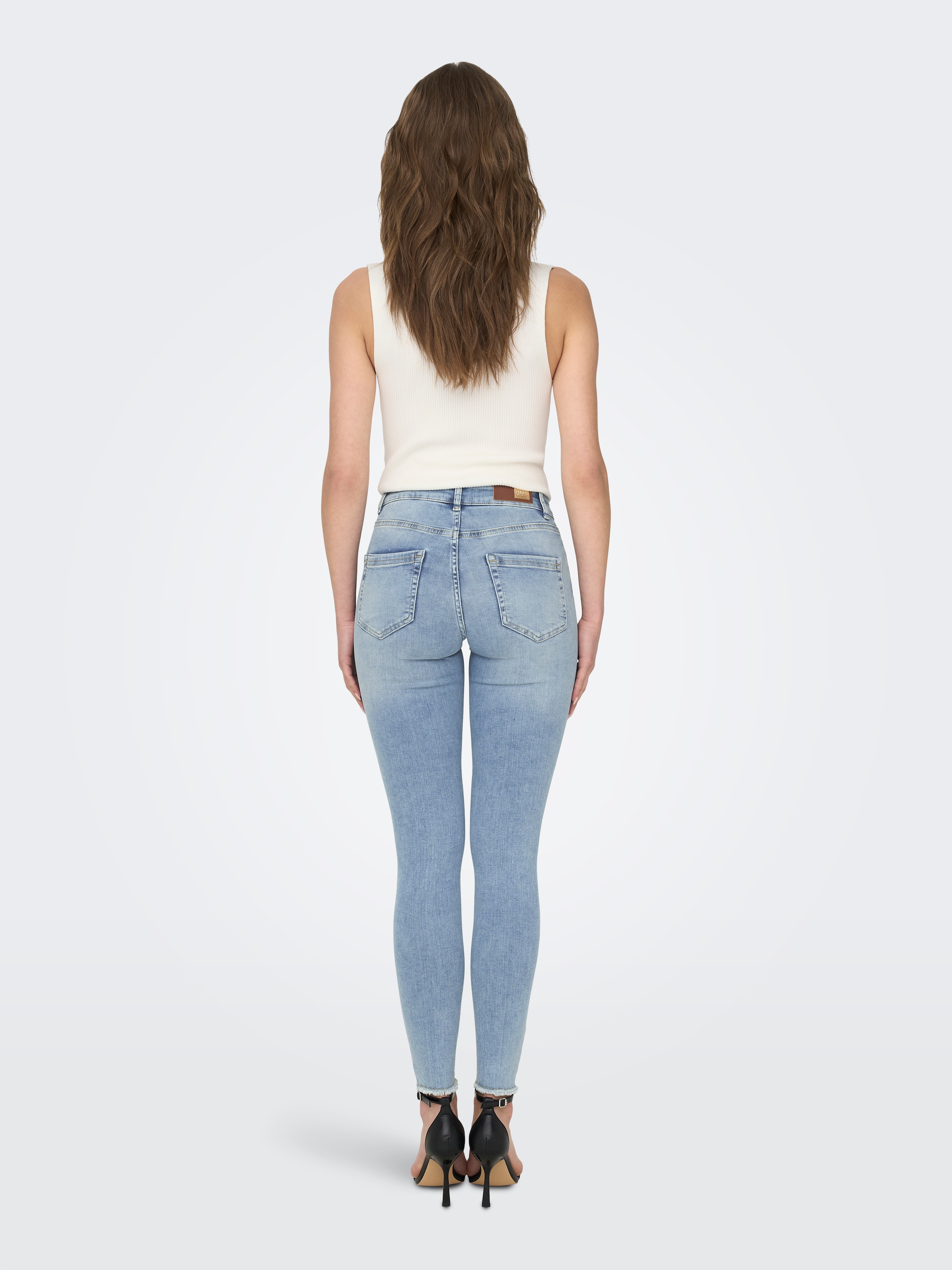 ONLY Ankle-Jeans »ONLBLUSH MID SK ANK RAW«, mit leicht ausgefranstem Beinabschluss