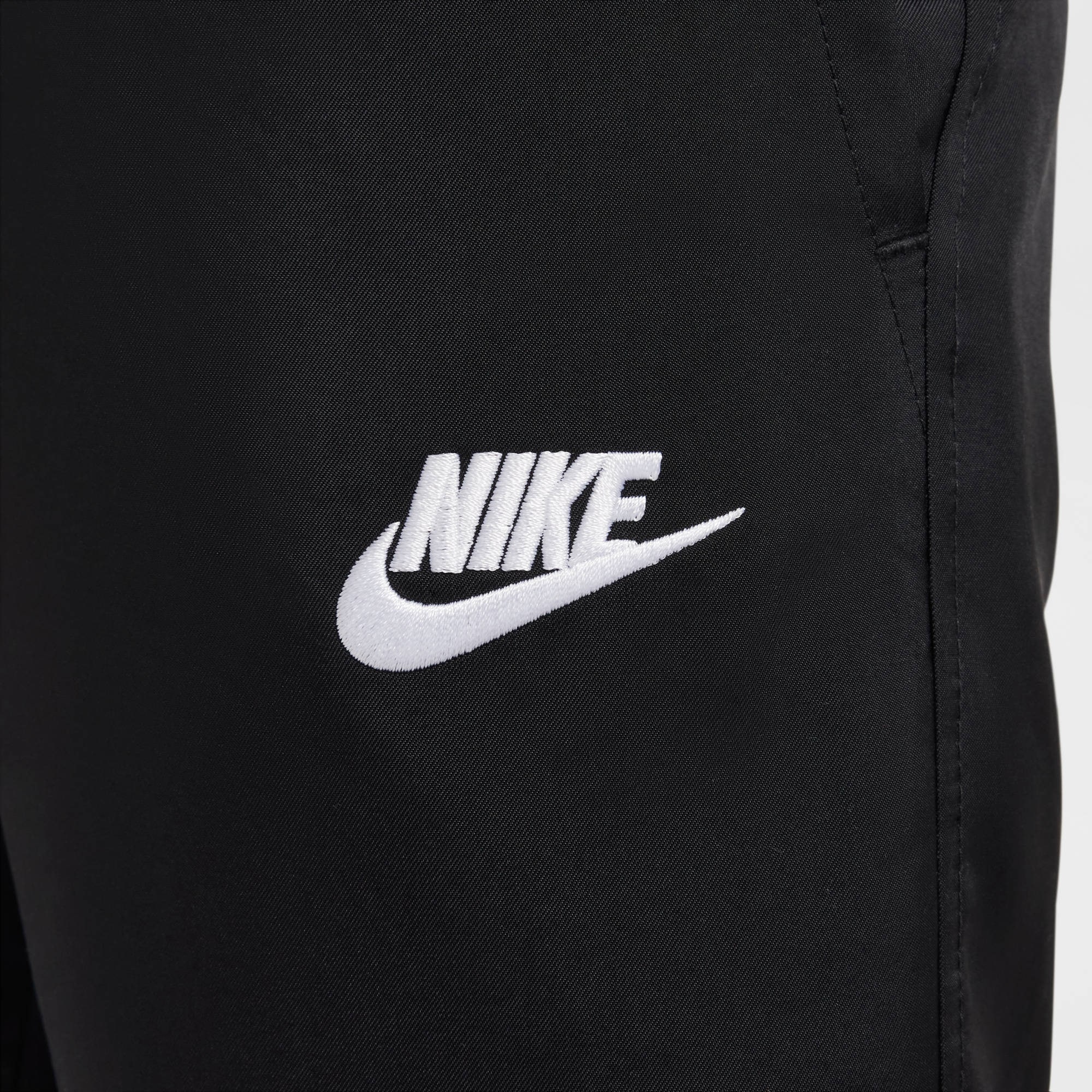 Nike Sportswear Sporthose »K NSW CLUB WVN JGGR LBR«  für Jugendliche, für Freizeit und Training, aus Polyester