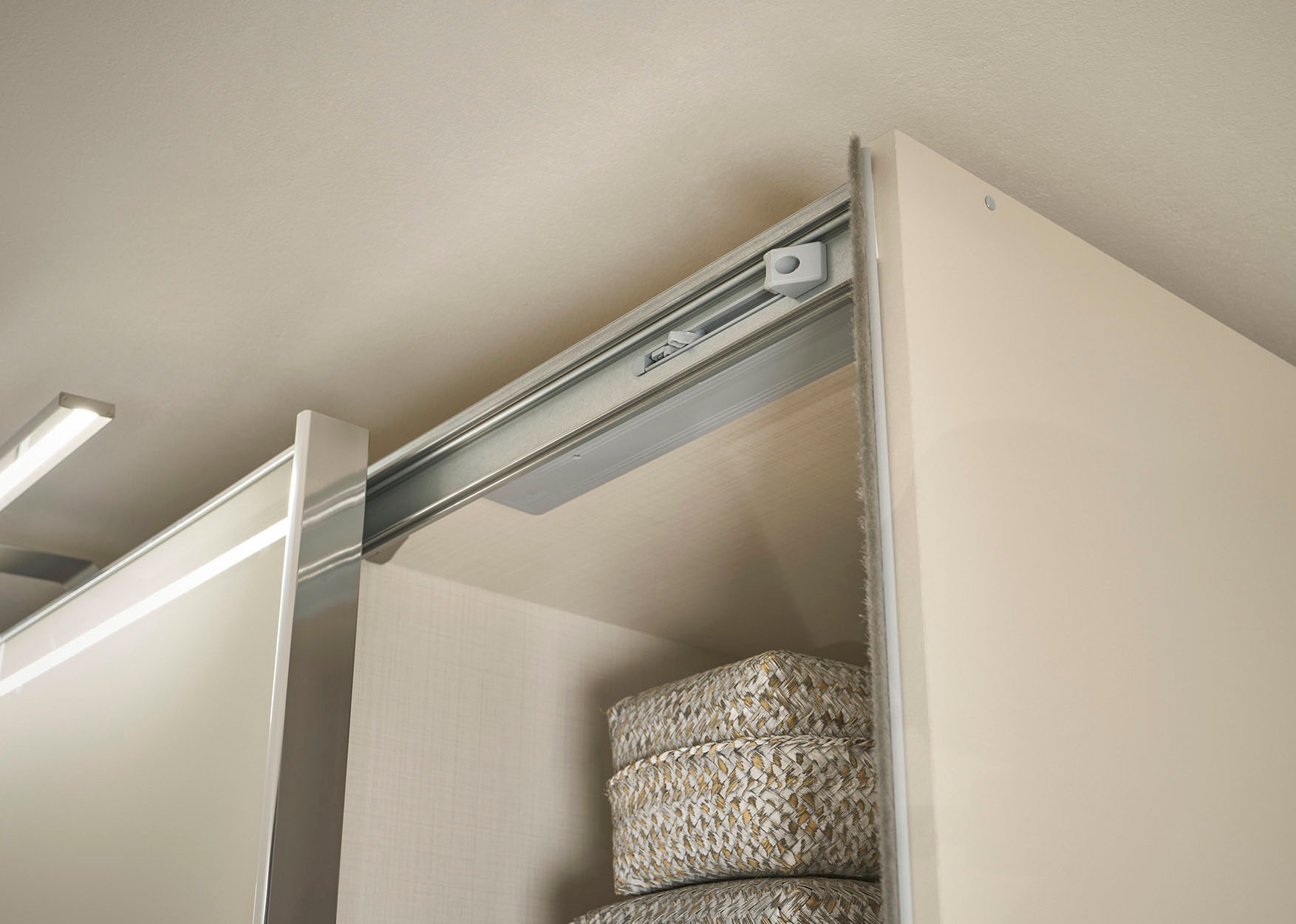 STAUD Schwebetürenschrank »Sonett 200, Made in Germany« mit vier verschiedenen Ausstattungsvarianten