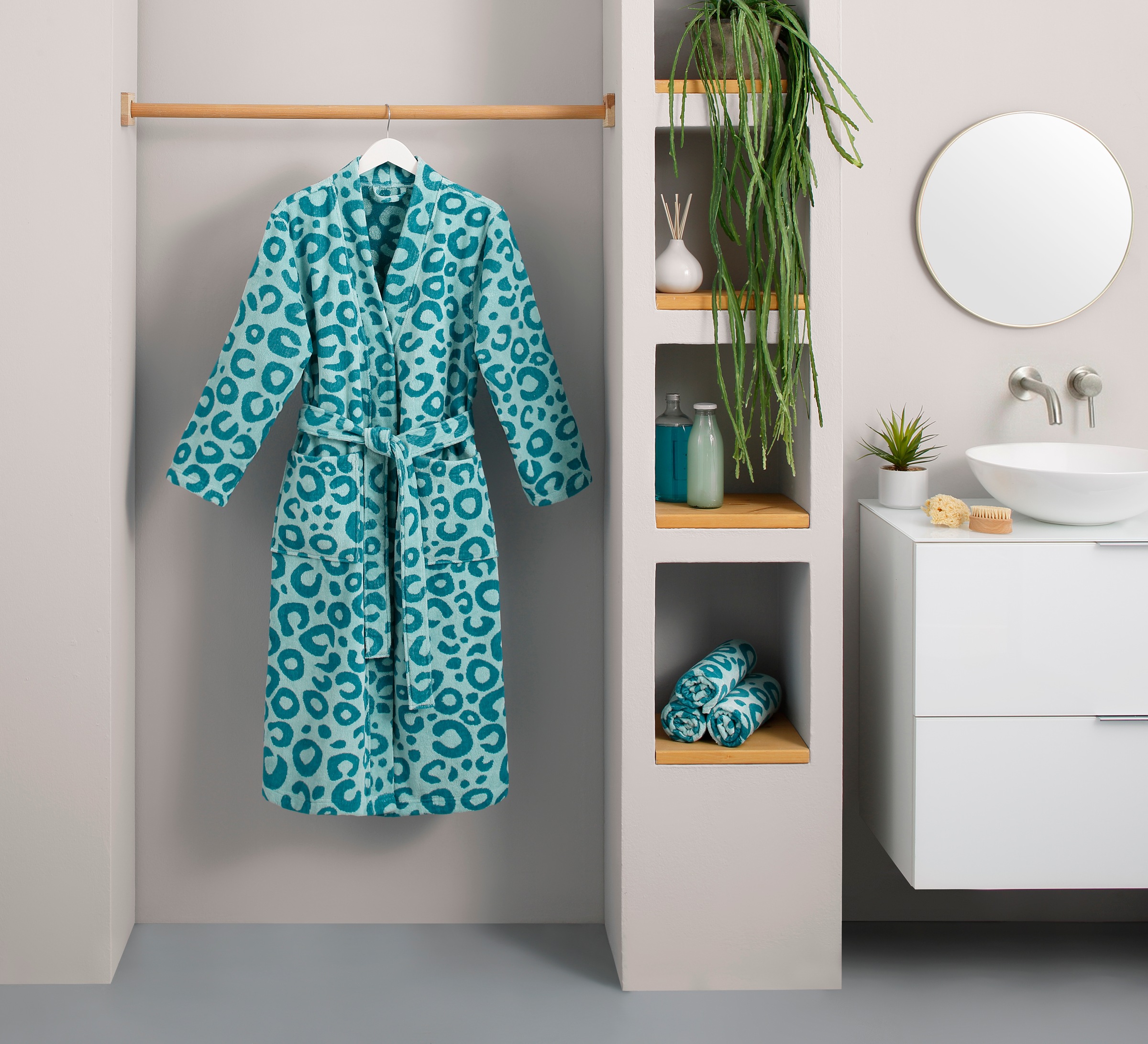 OTTO home Unisex-Bademantel »Anna Leo, ideal für Sauna & Spa, Hotelbademantel, Morgenmantel« 1 Stk. für Damen & Herren, mit Taschen, S-3XL, trendiger Animal Print