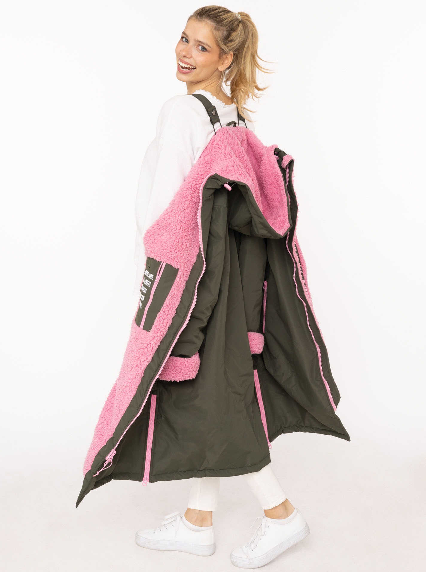 Zwillingsherz Kurzmantel »"Oversize Windjacke ZH"« seitliche Taschen, Kapuze, Reißverschluss, Teddy Futter