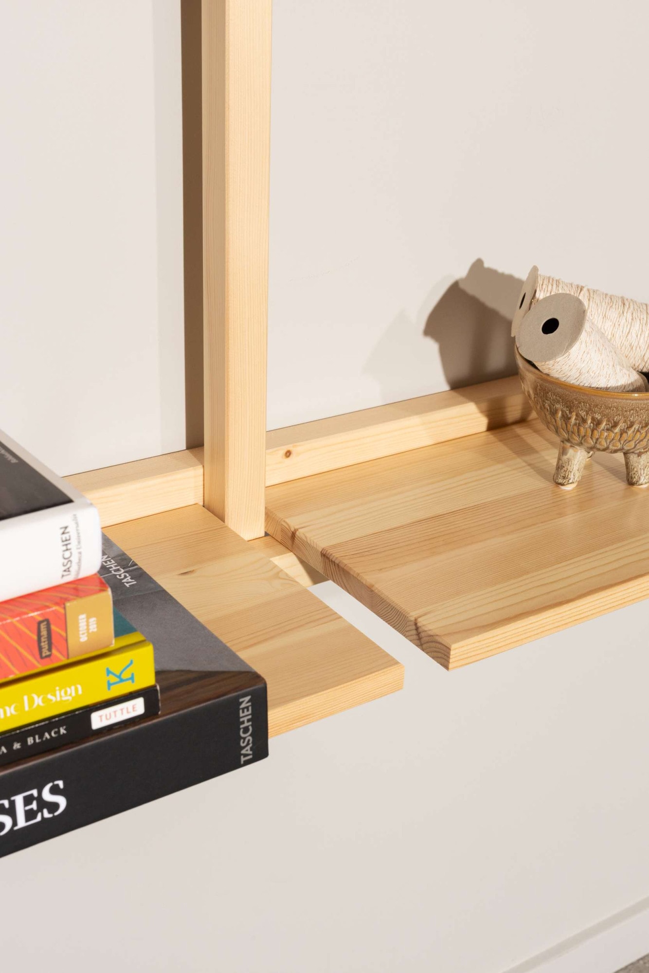 Karup Design Wandregal »Groove Shelving Narrow, Wandregal, Aufbewahrung, Deko, Platzsparend«, (B/H/T ca: 66x25,5x127cm), inkl. 4 Abnehmbare Regalböden aus FSC®-zertifiziertem Massivholz