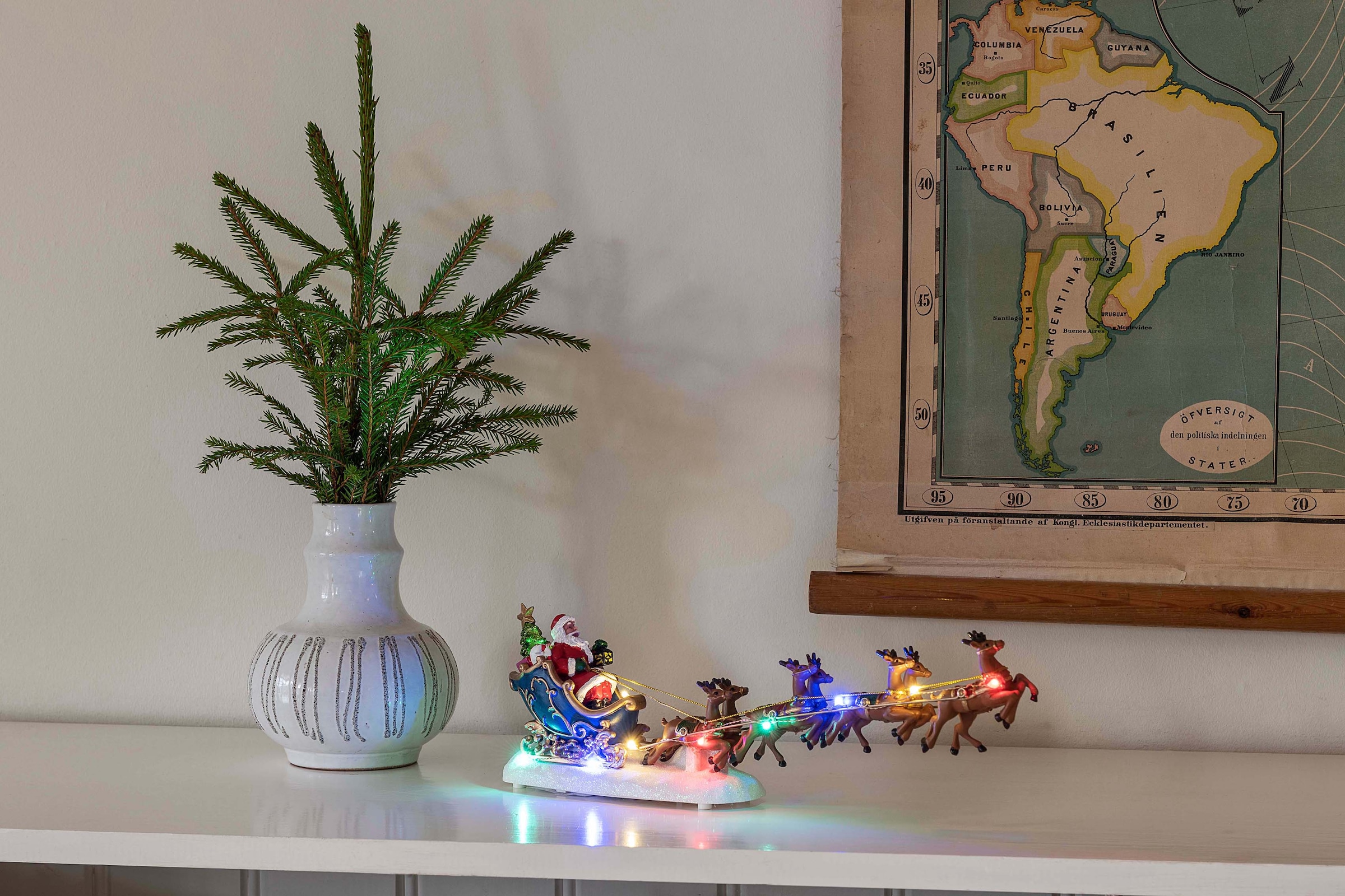 KONSTSMIDE LED Dekofigur »Weihnachtsmann im Schlitten mit Rentieren, Weihnachtsdeko«, Höhe ca. 14 cm