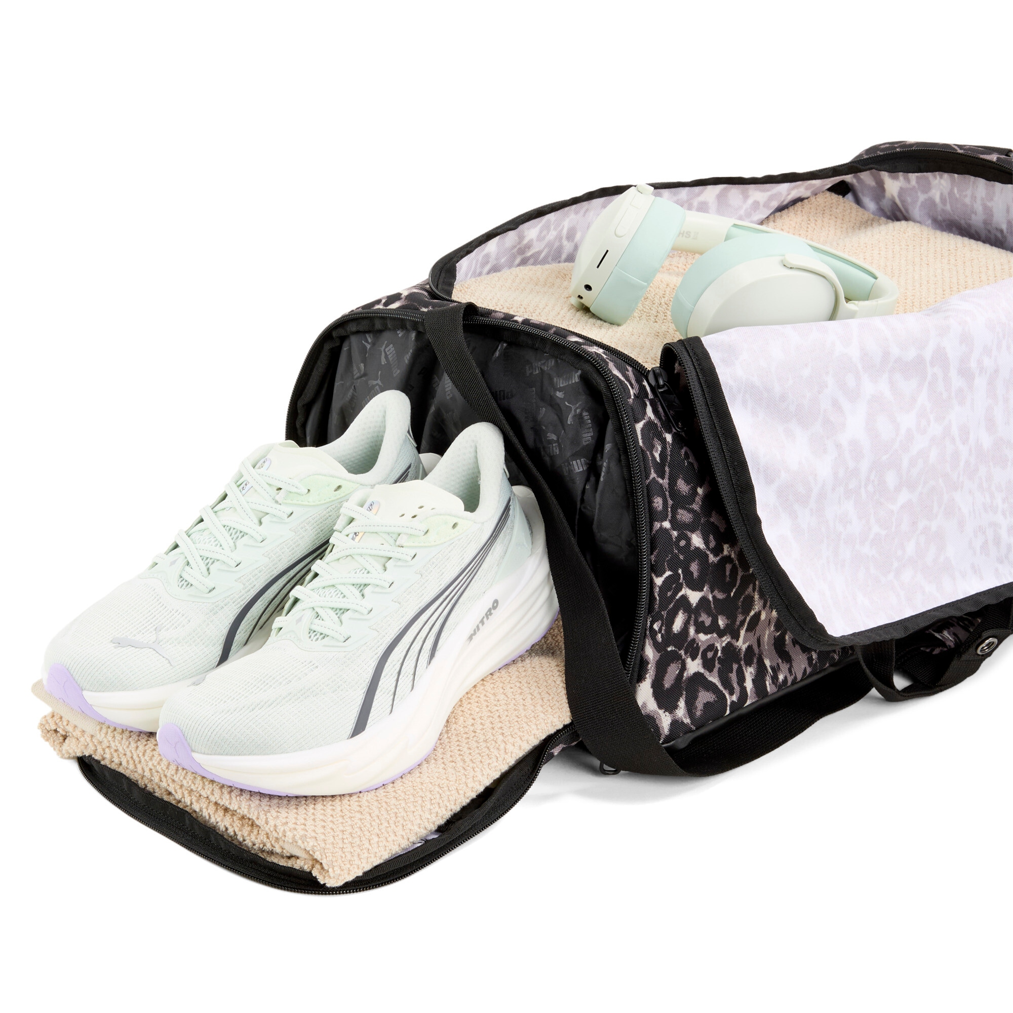 PUMA Sporttasche »CHALLENGER AOP SMALL SPORTS BAG« Sporttasche, mit mehreren Fächern, verstellbarer Schulterriemen