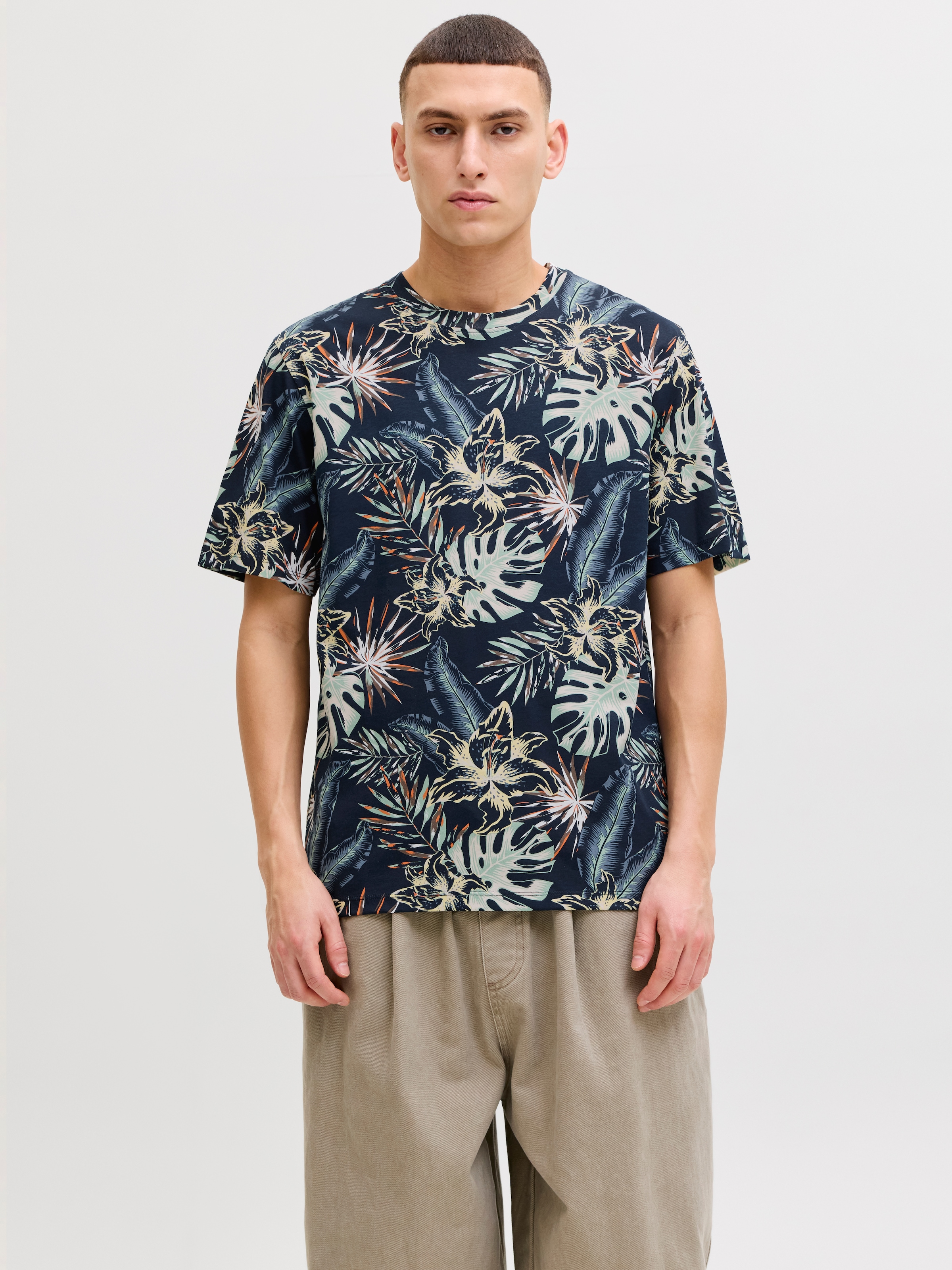 Jack & Jones Rundhalsshirt »JJHONOLULU AOP TEE SS CREW NECK« Baumwolle, regular fit