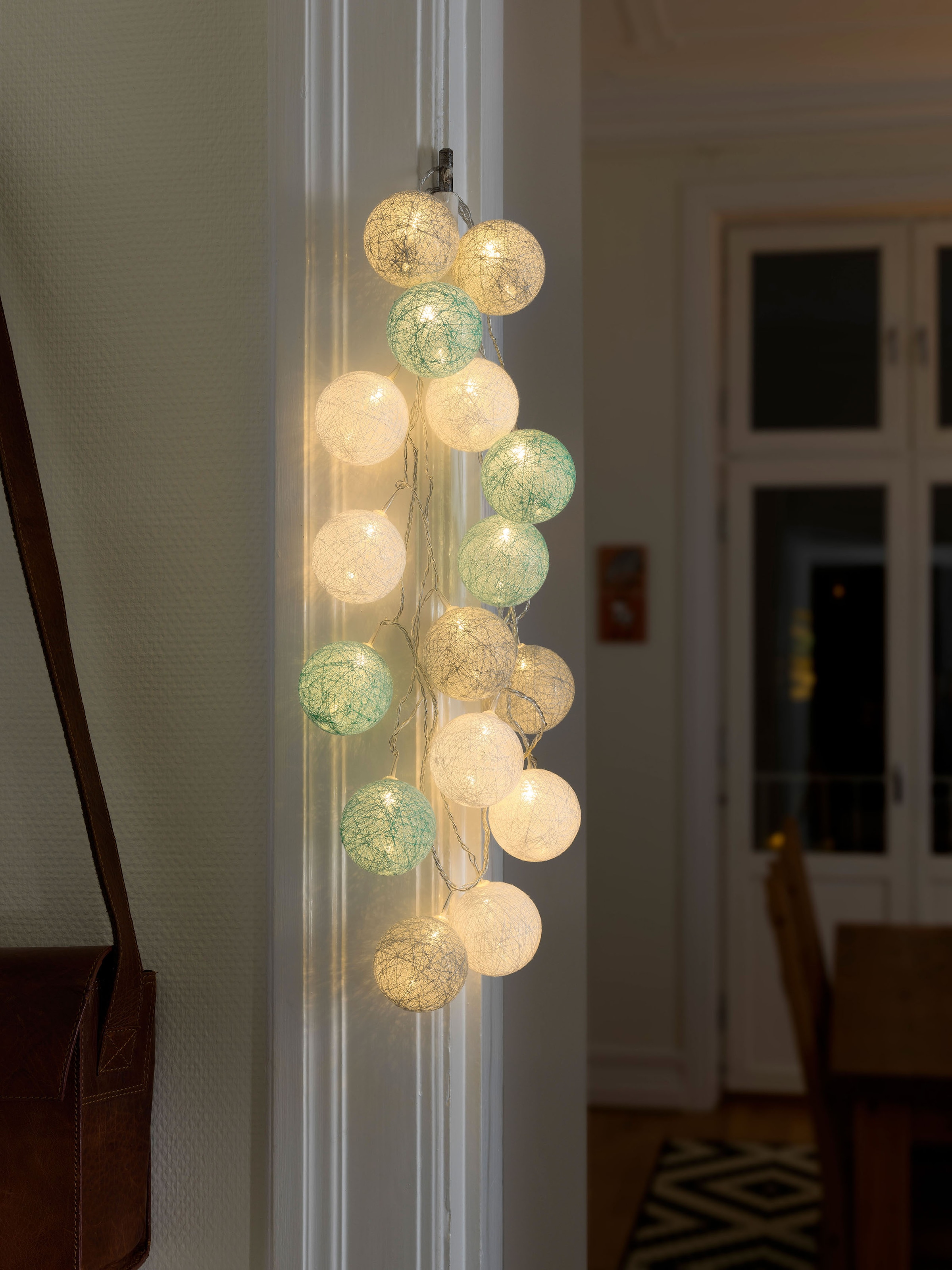 KONSTSMIDE LED-Lichterkette »Weihnachtsdeko«, 16 St.-flammig, LED Dekolichter, hellblaue/graue/weiße Baumwollkugeln, groß, 16 Dioden