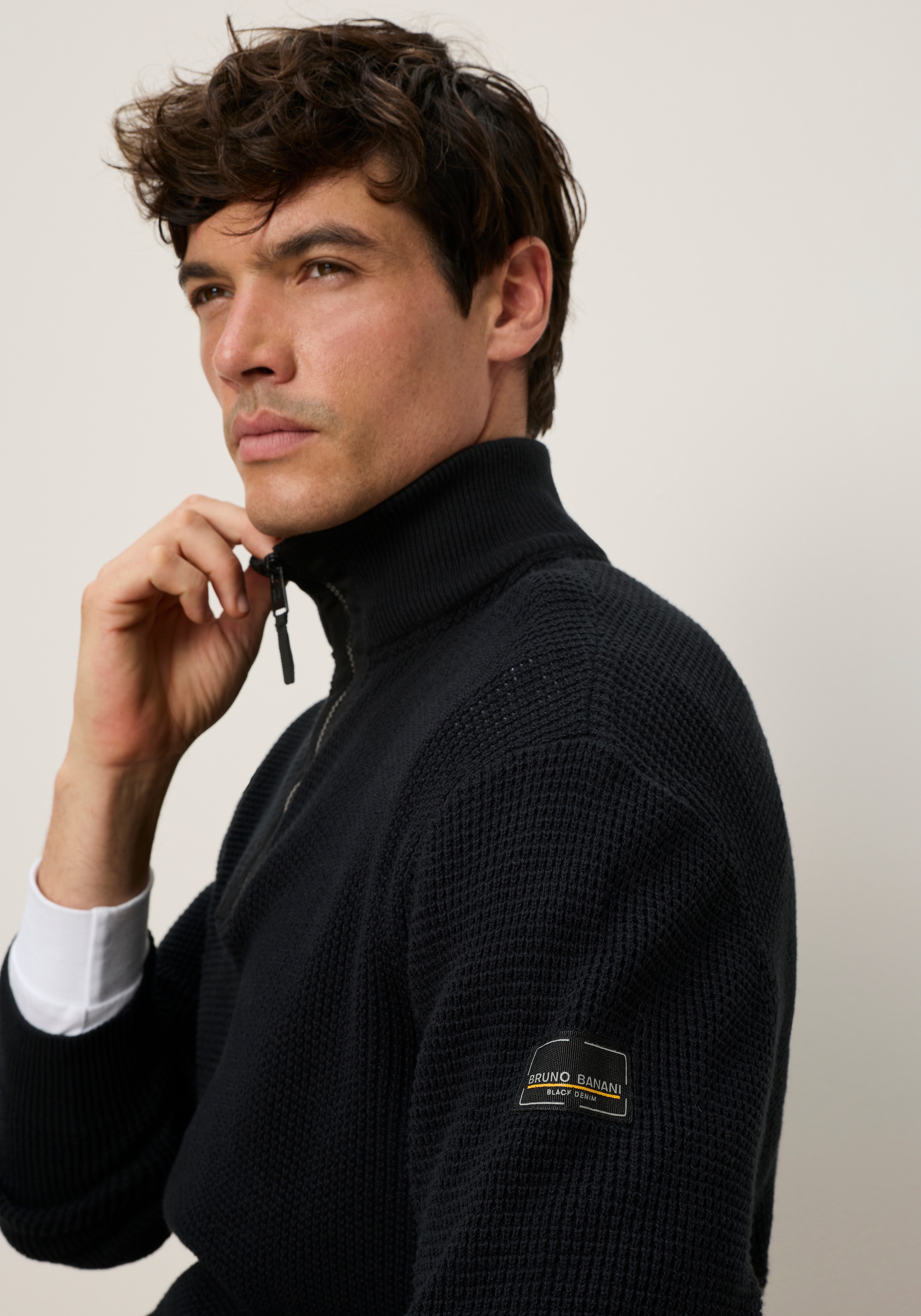 Bruno Banani Troyer »mit modischer Reißverschlussblende« Markante Strickstruktur trifft auf cleane Details.. modisch, elegant