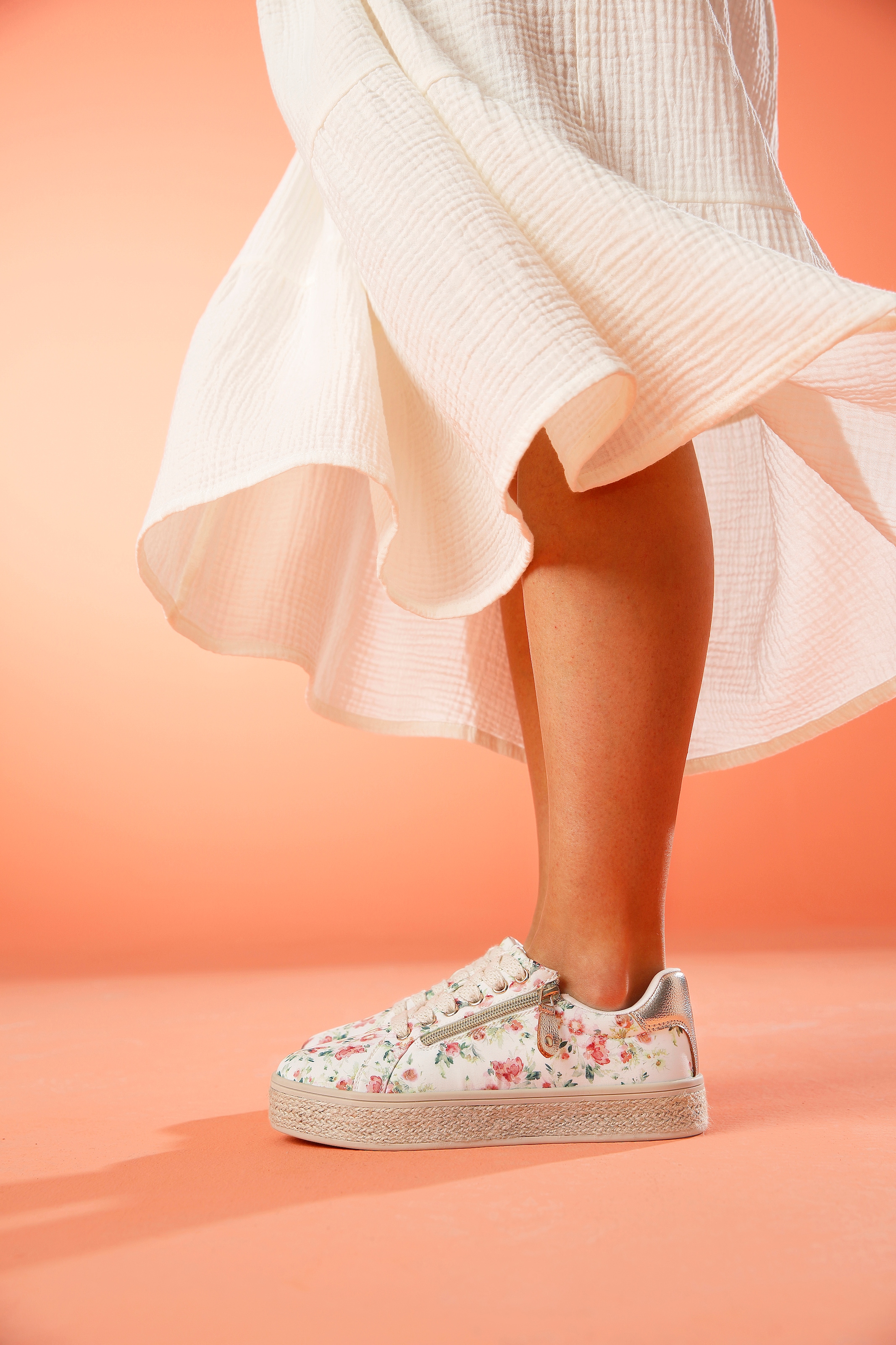 Aniston SHOES Plateausneaker  Sneaker, Schnürschuh mit bunten Metallic-Besatz