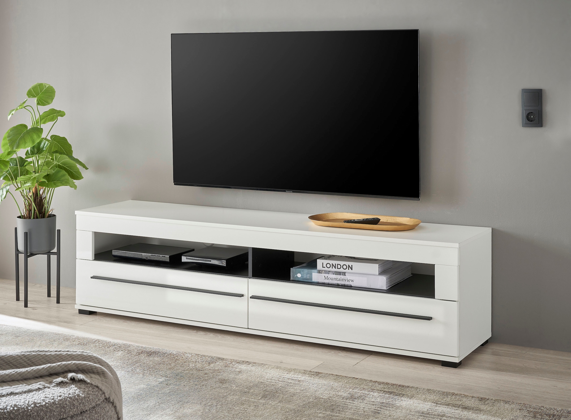 INOSIGN Lowboard »modernes TV-Unterteil, Kommode in Eiche Evoke oder weiß«, schwarze Stangengriffe, ausreichend Stauraum, vielseitig einsetzbar