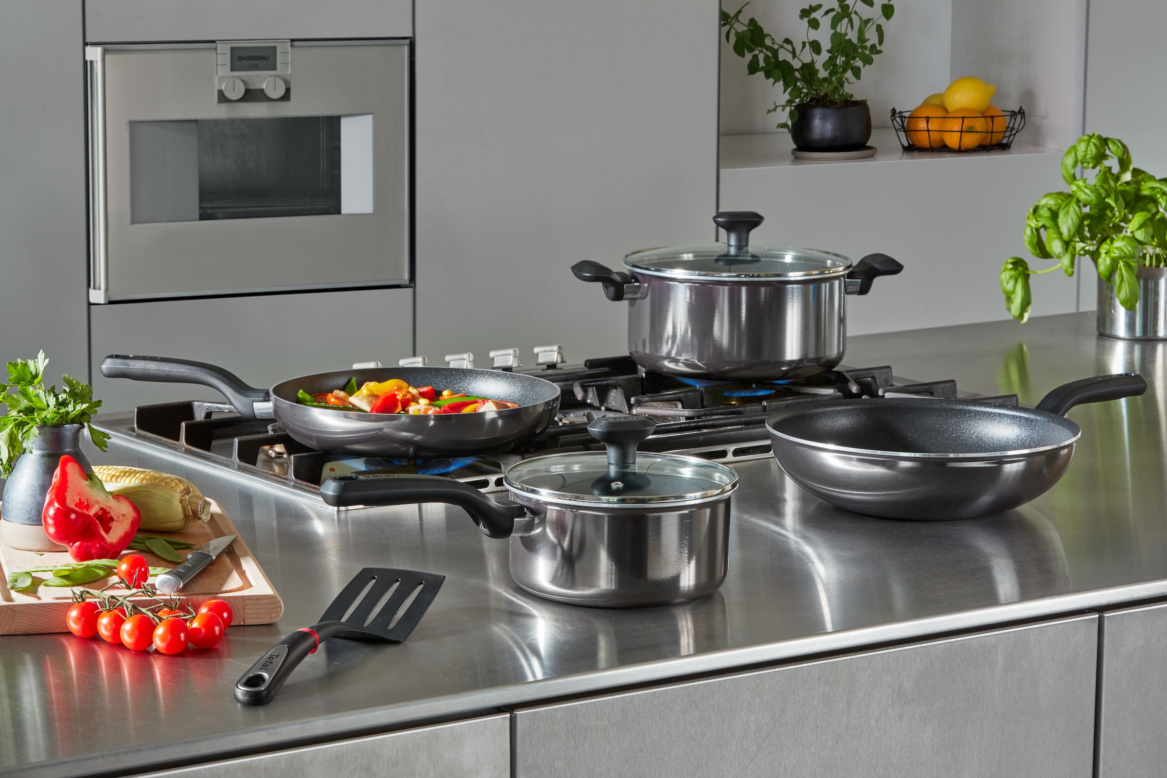 Tefal Bratpfanne »Resist, sichere Titanium Antihaftversiegelung«, Aluminium, Thermo-Signal bei idealer Brattemperatur, nicht induktionsgeeignet