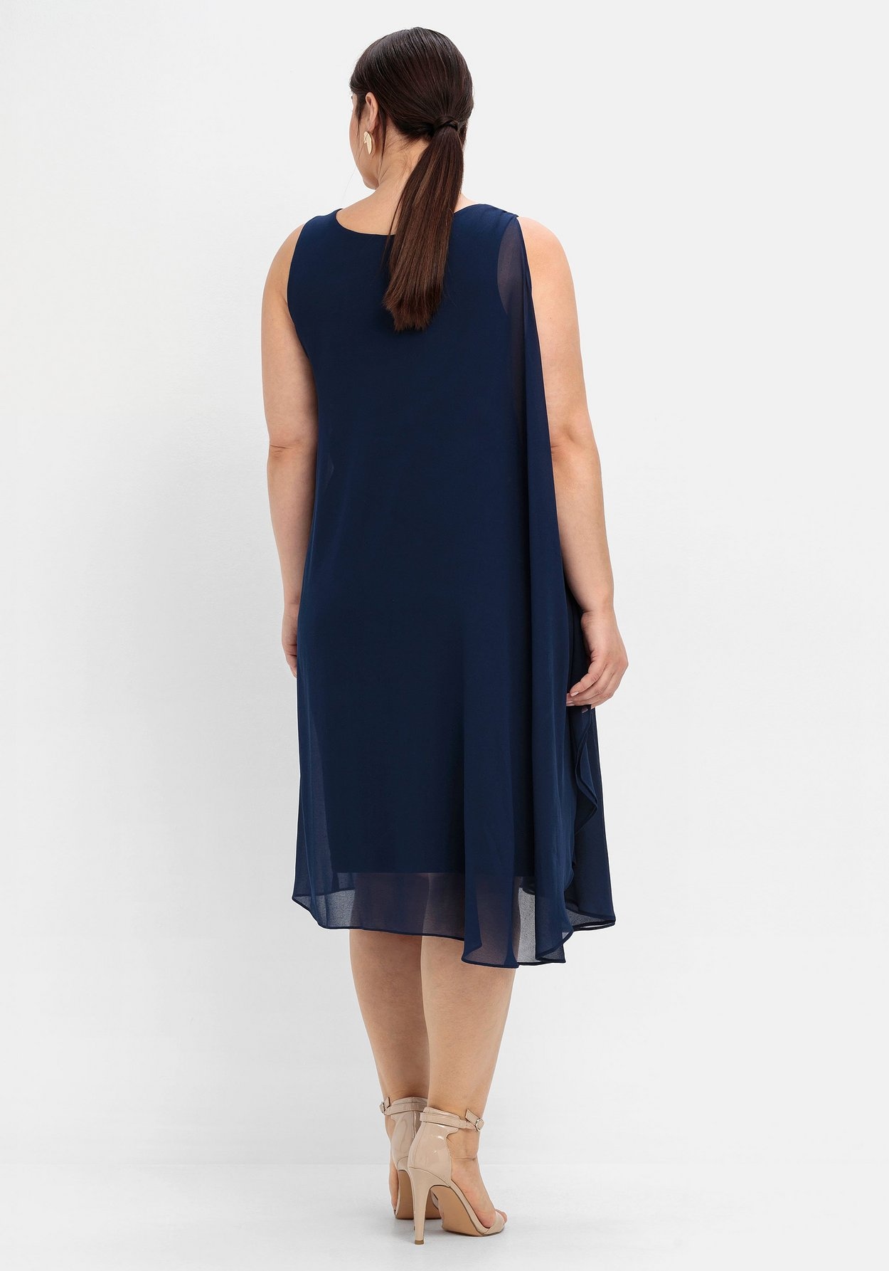 Sheego Partykleid »Kleid in figurumspielender Passform«, in figurumspielender Passform