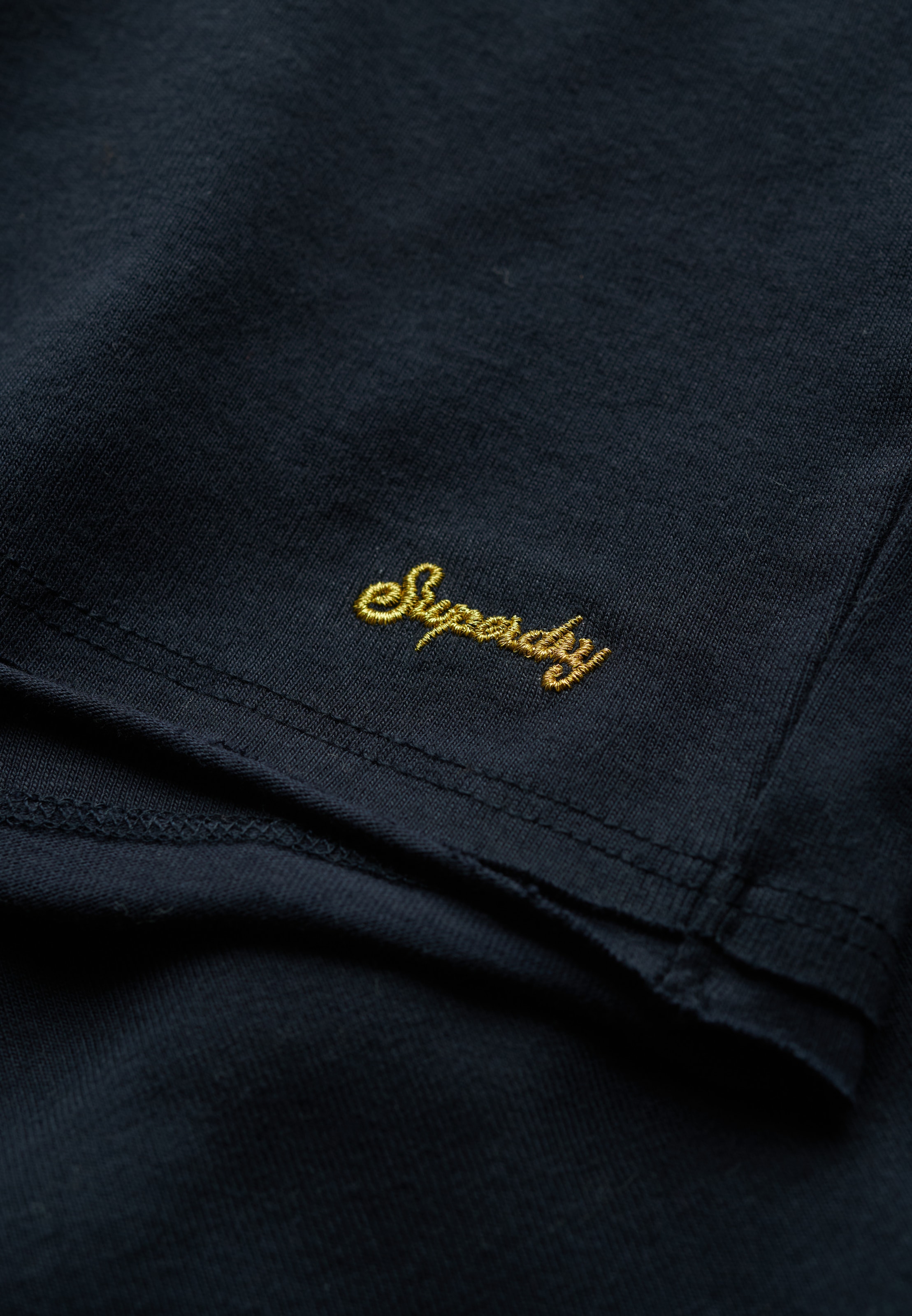 Superdry Langarmshirt »BARDOT OFF SHOULDER TOP« mit U-Boot Ausschnitt und Wellenkante am Bund